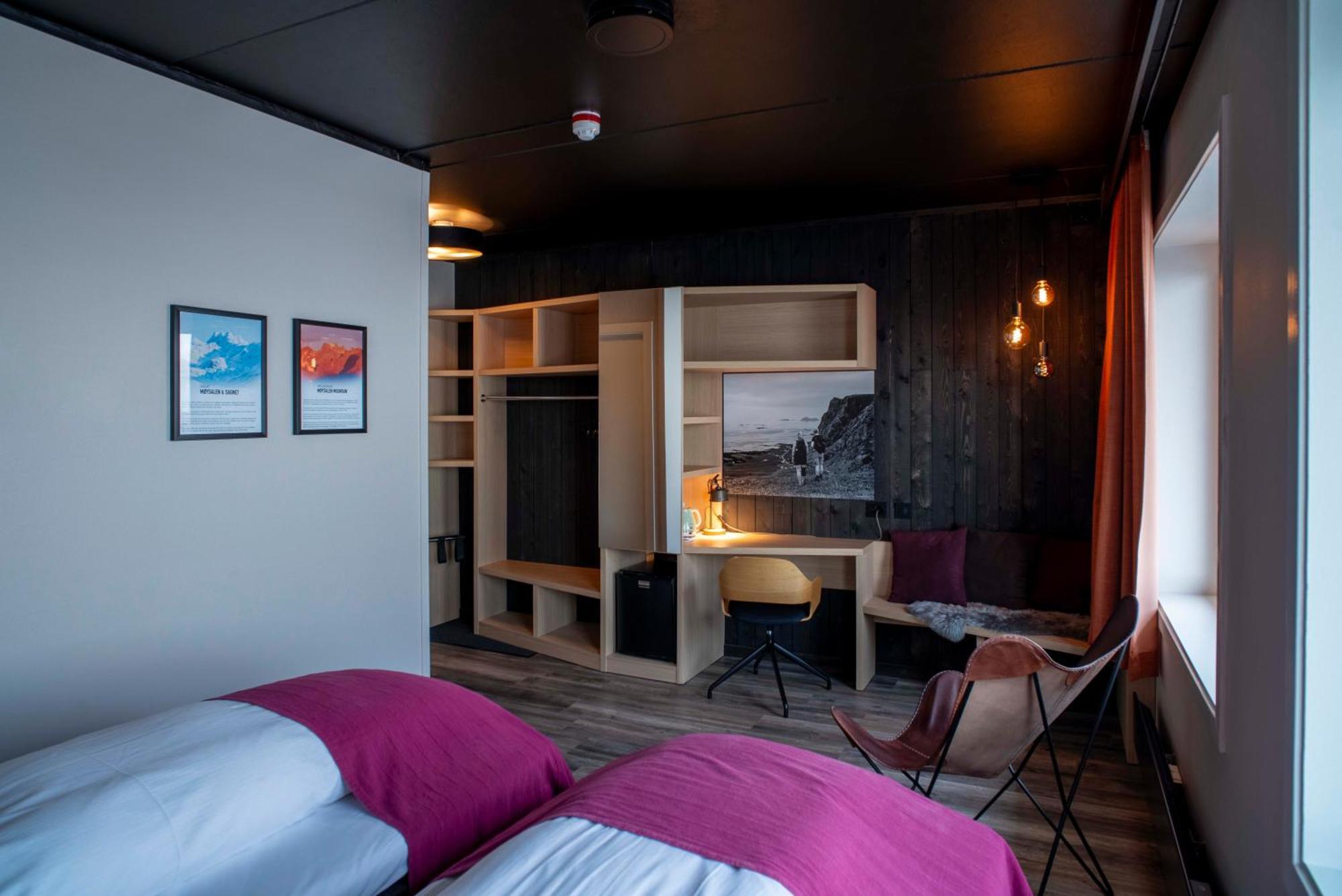 Twin Room,1545884971:JPEG