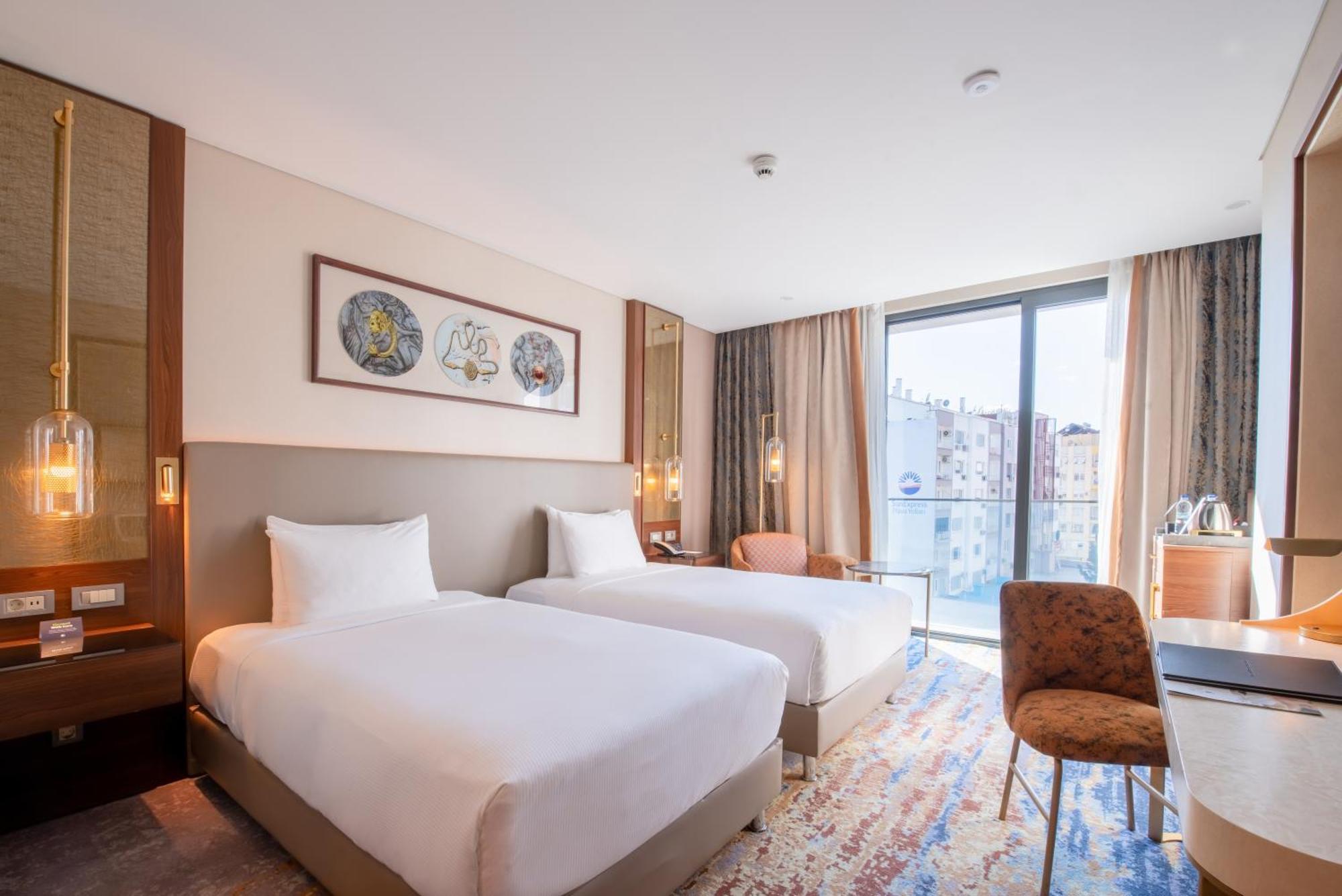 Zweibettzimmer mit Stadtblick