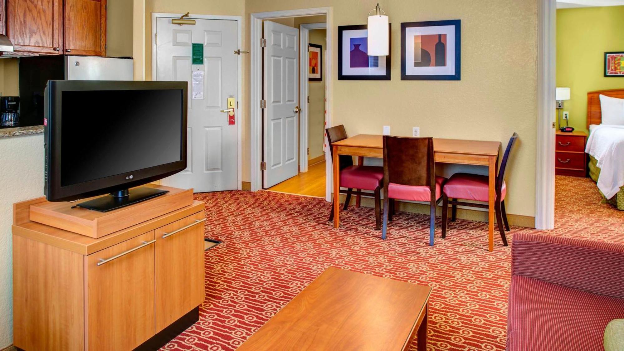 Two-Bedroom Suite,1629898733:JPEG