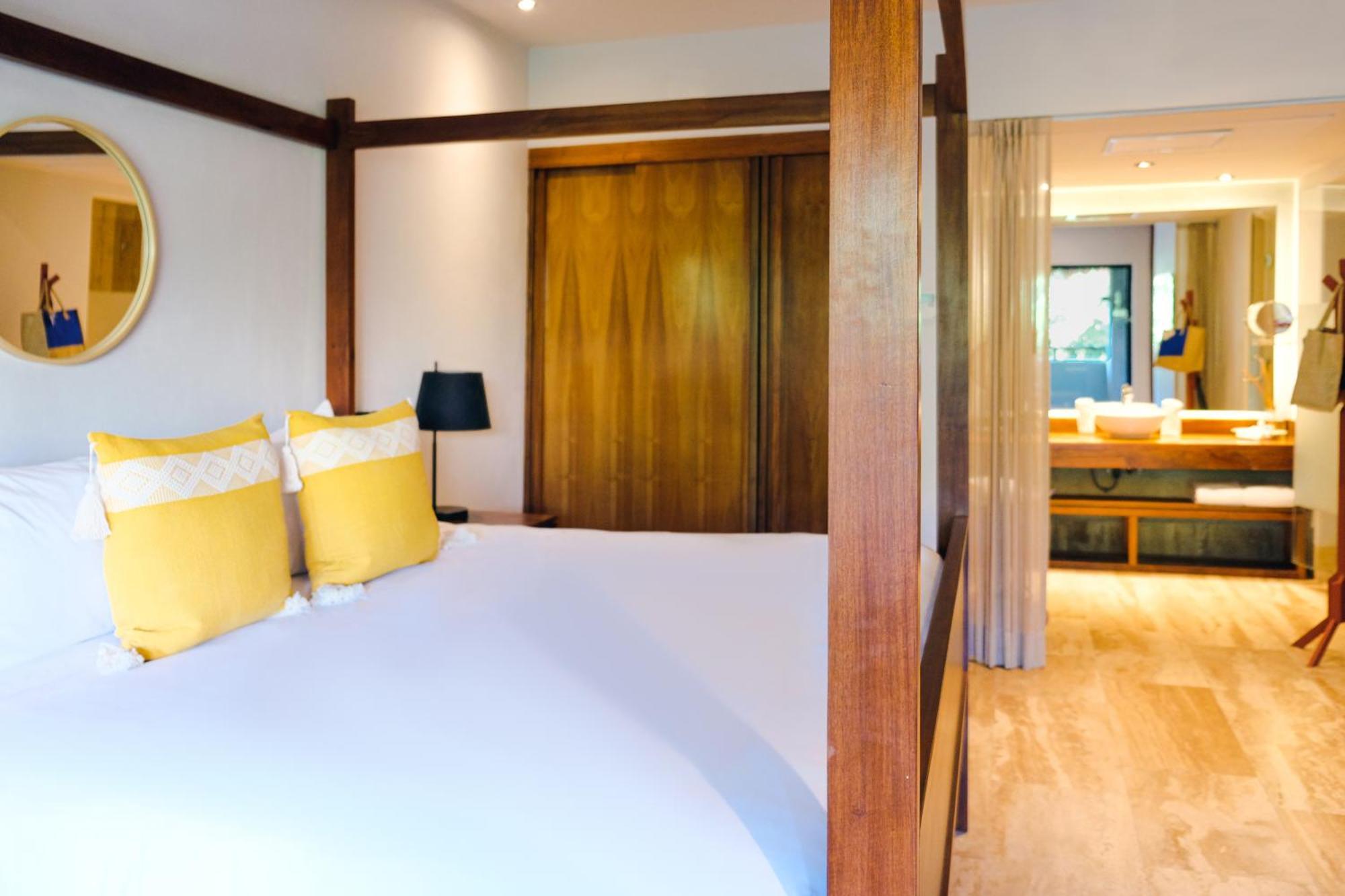 One-Bedroom King Suite Balcony 2