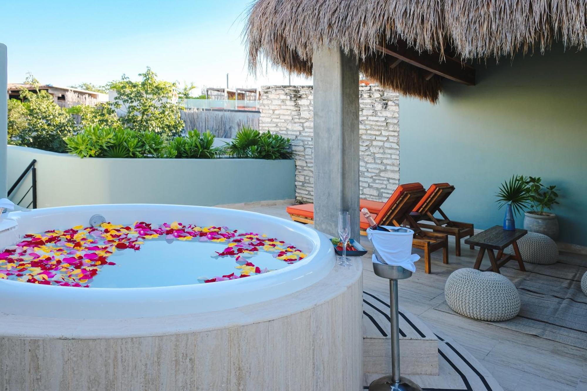 One-Bedroom King Suite Balcony 2
