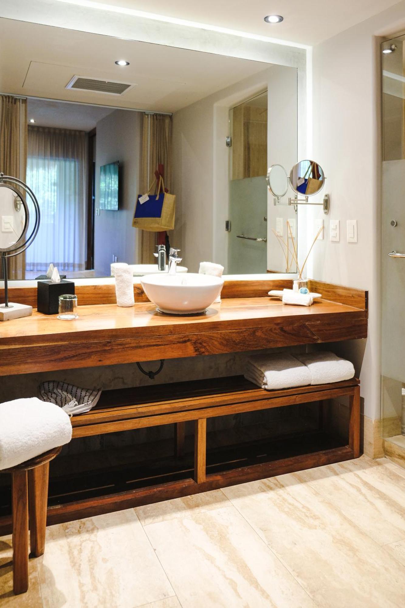 One-Bedroom King Suite Balcony 2