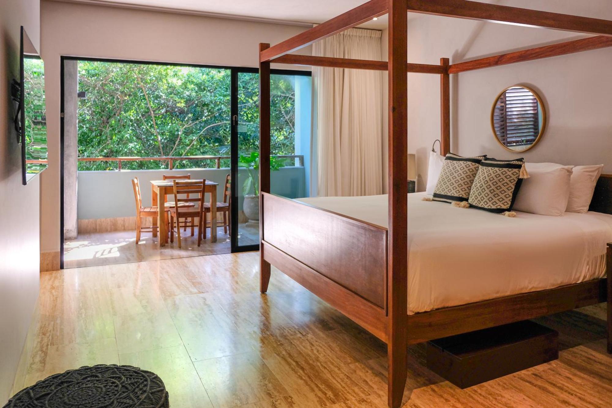 One-Bedroom King Suite Balcony 2