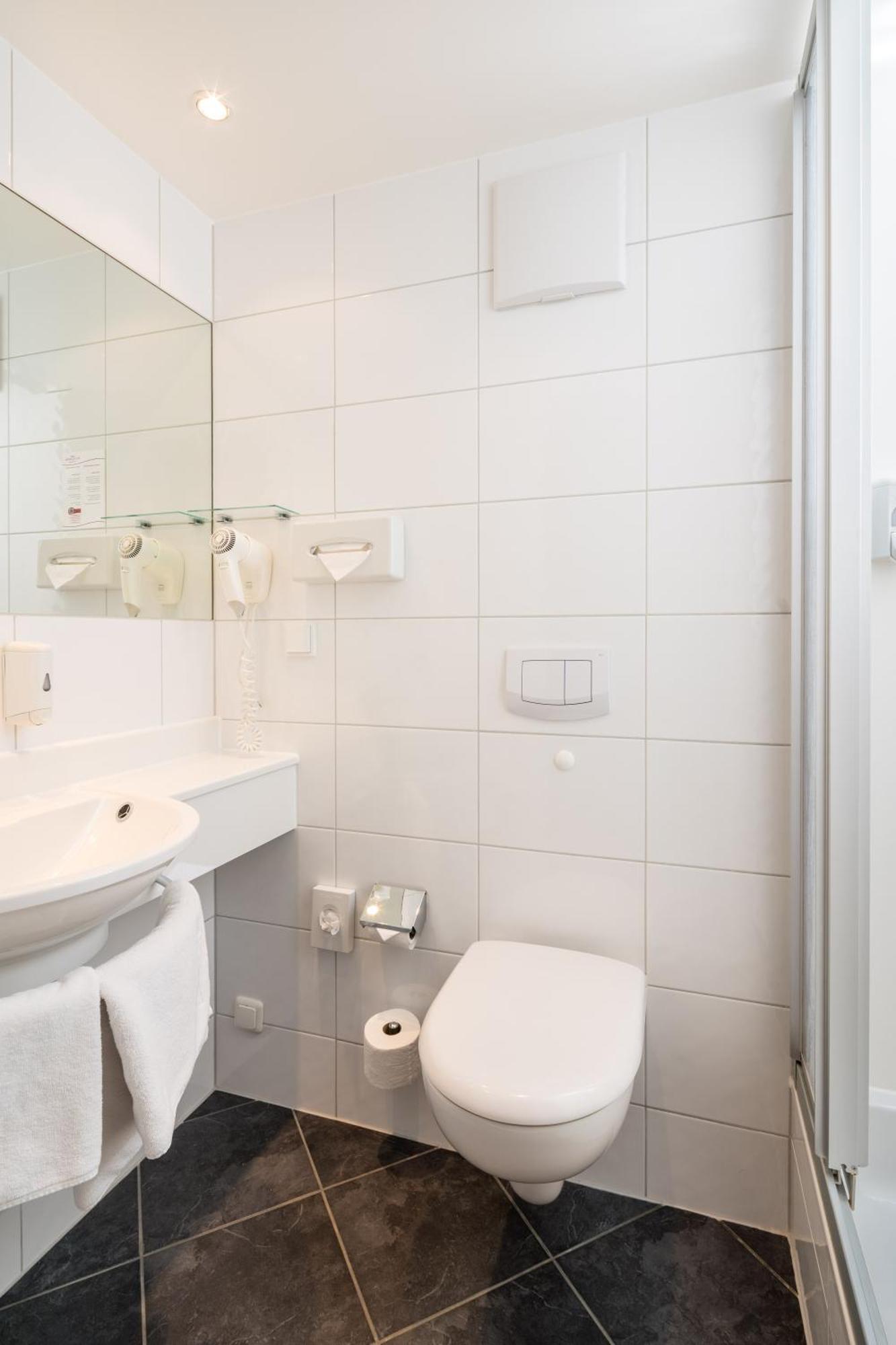 Single Room,1546190614:JPEG
