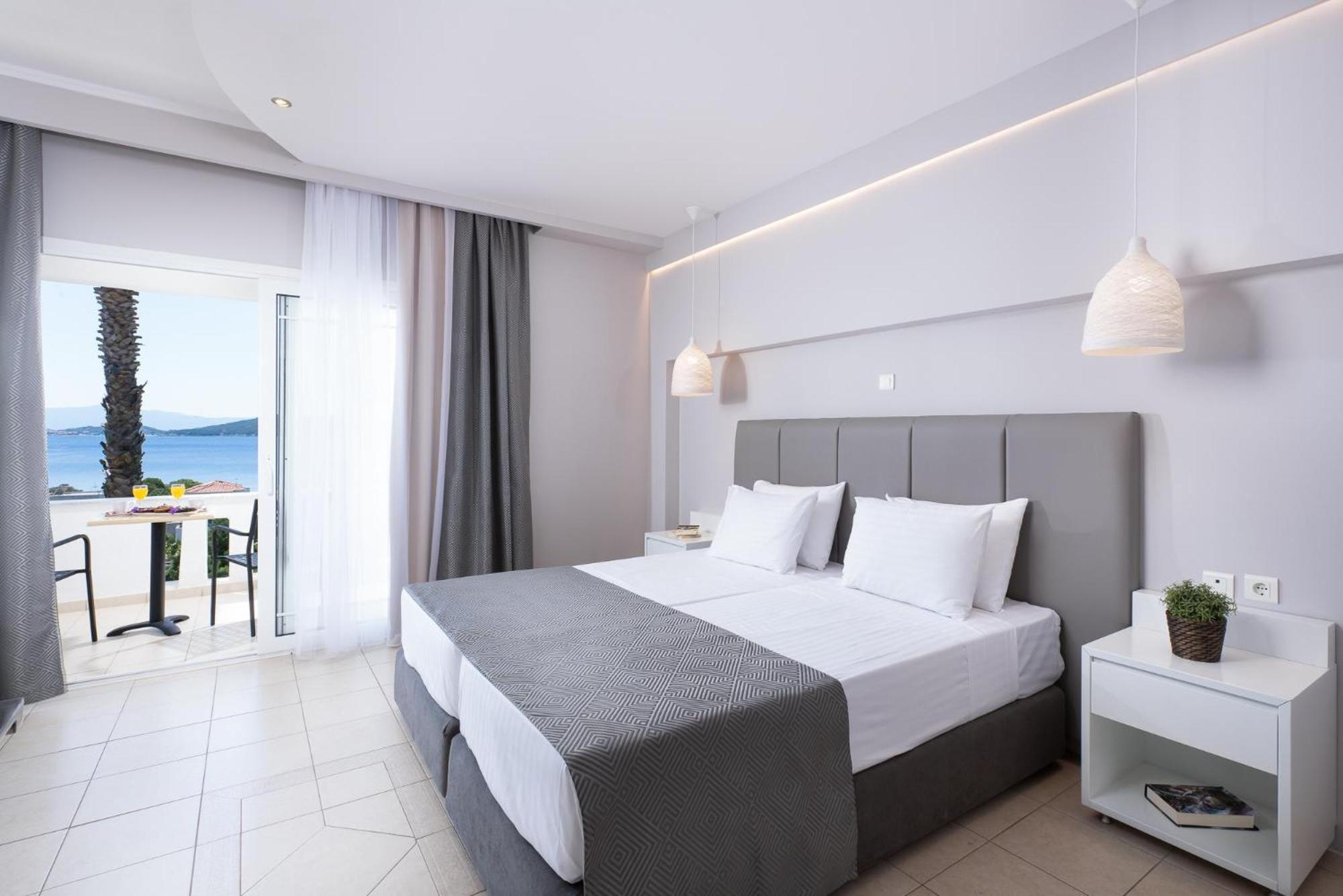 One Bedroom Family Suite with Sea View
