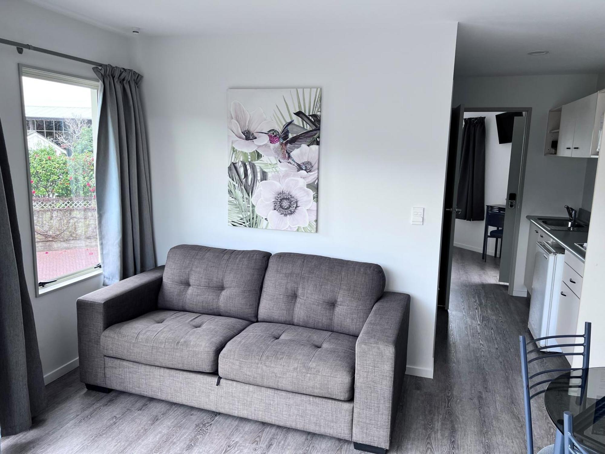 Executive Suite (Top Floor)