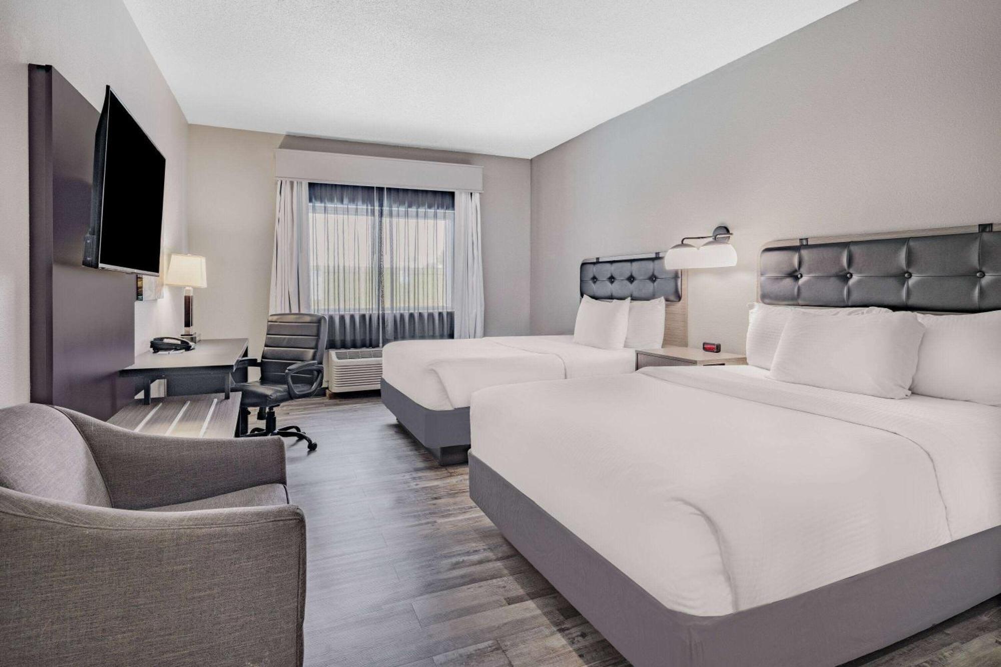 Deluxe Queen Room with Two Queen Beds