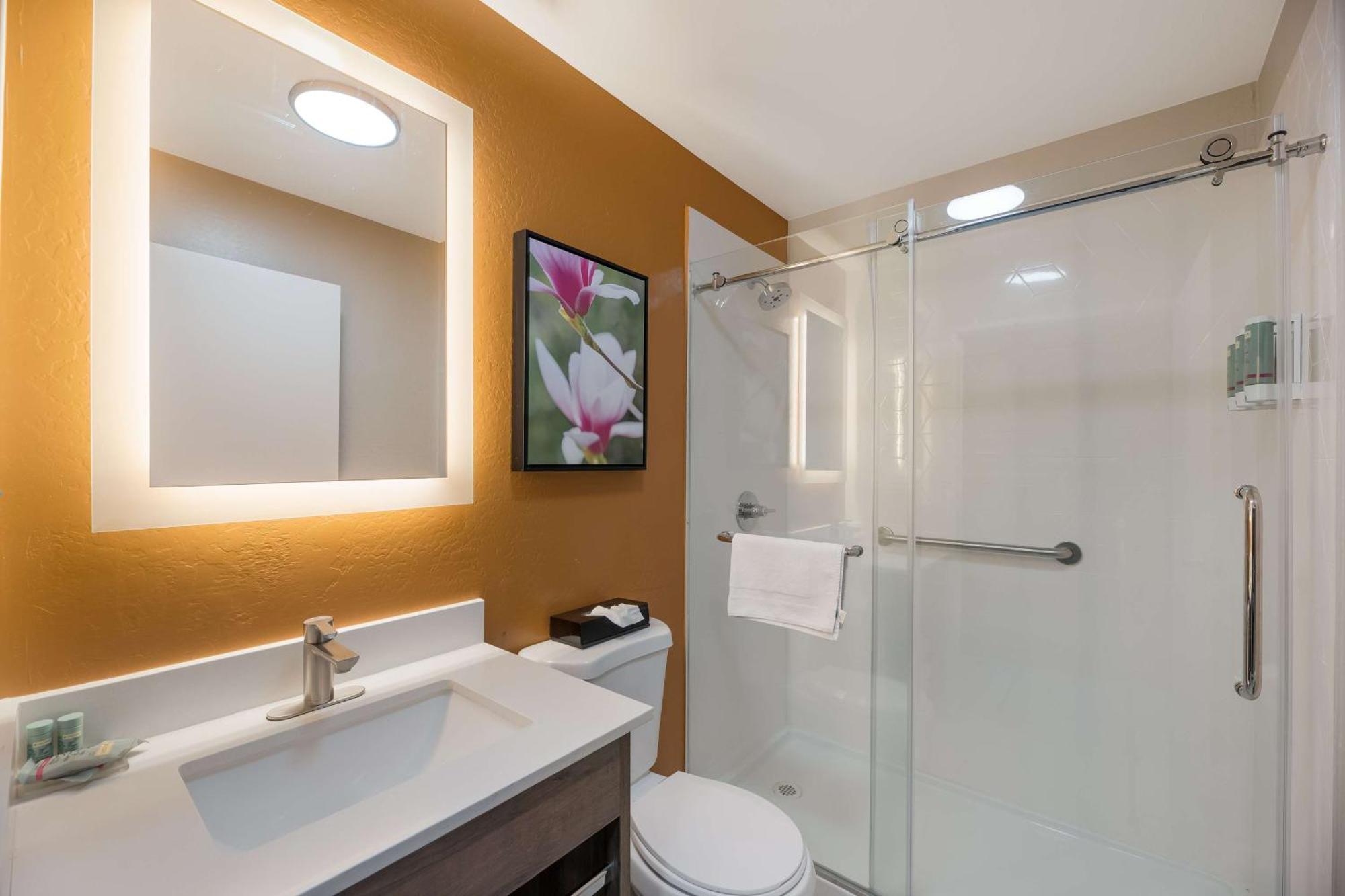 Queen Room with Two Queen Beds and Walk-In Shower - Non-Smoking