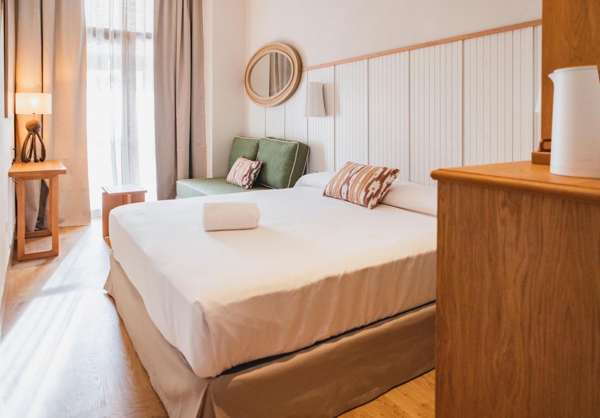 Double or Twin Room with City View