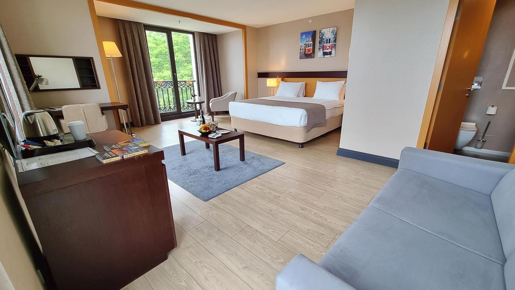 Deluxe Double Room Partial Sea View