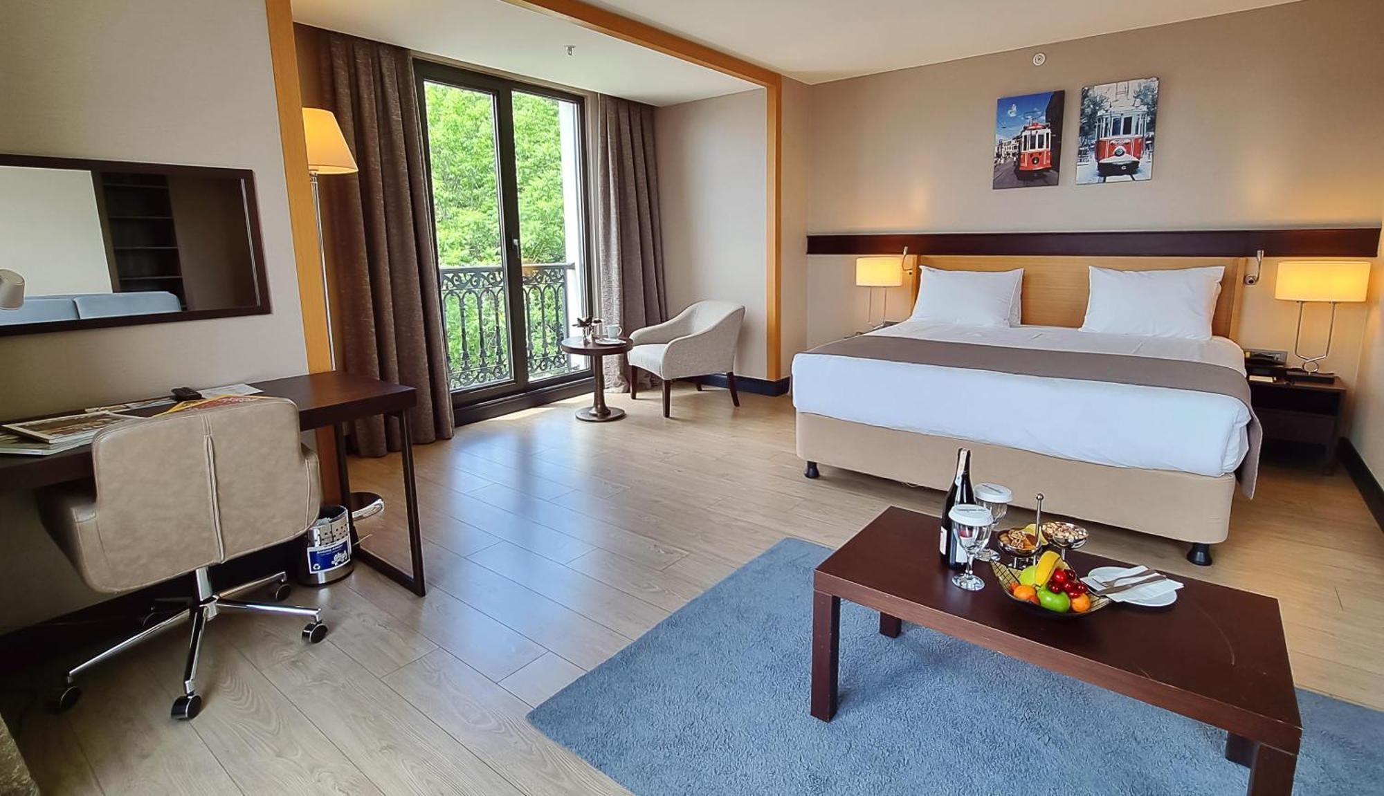 Deluxe Double Room Partial Sea View