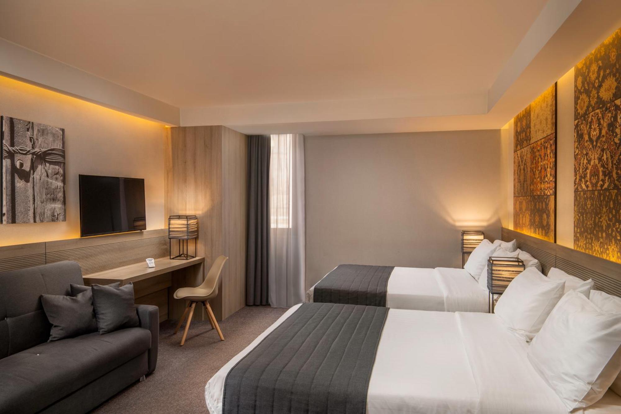 Deluxe Quadruple Room