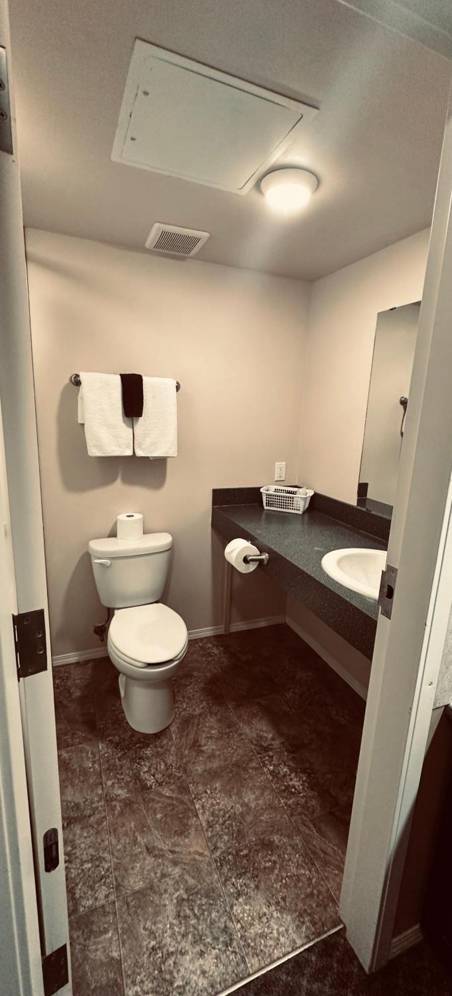 Queen Room,1546685803:JPEG