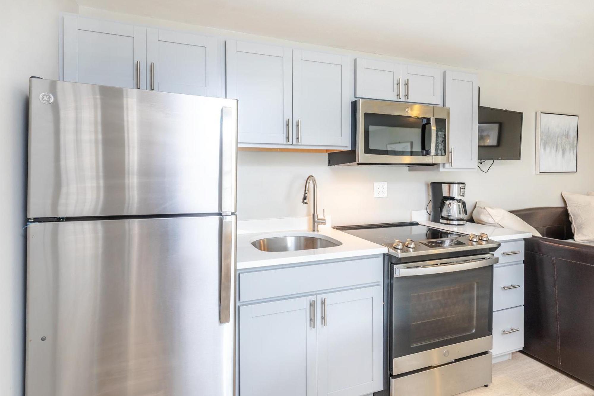 Deluxe Suite with Kitchenette