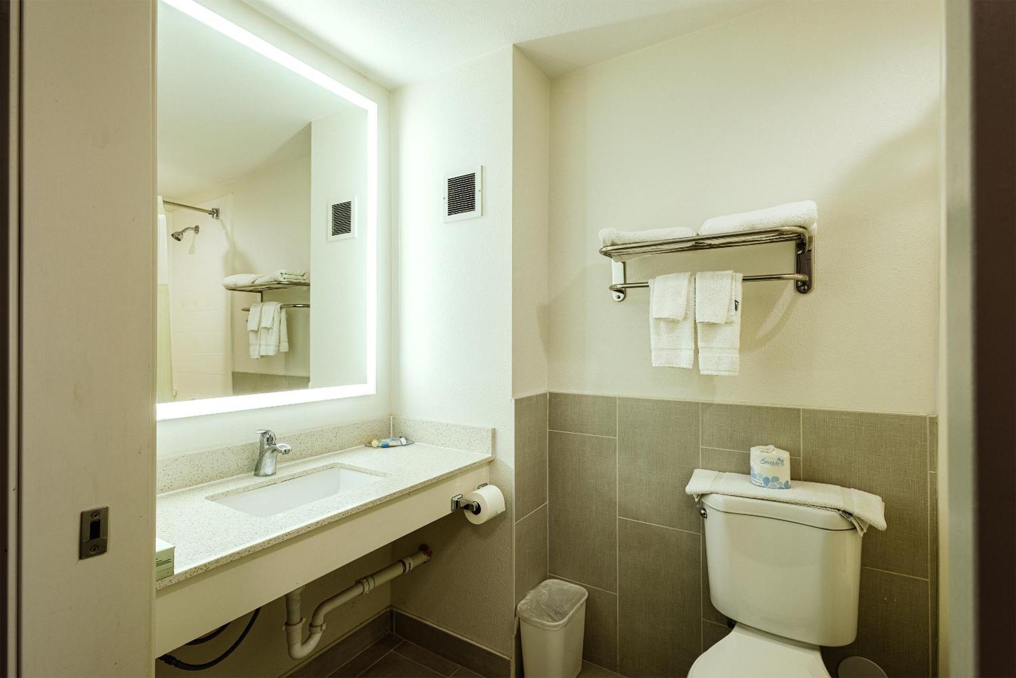 Queen Room with 2 Queen Beds - Non Smoking
