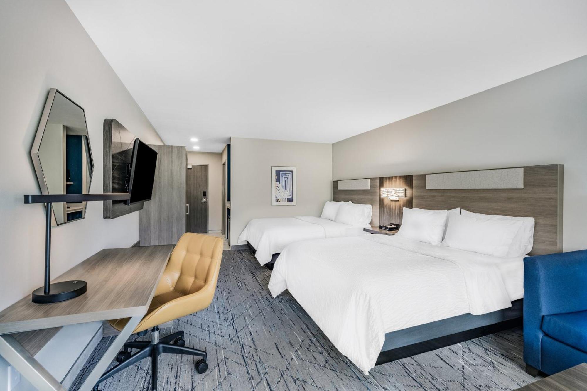 Queen Suite with Two Queen Beds