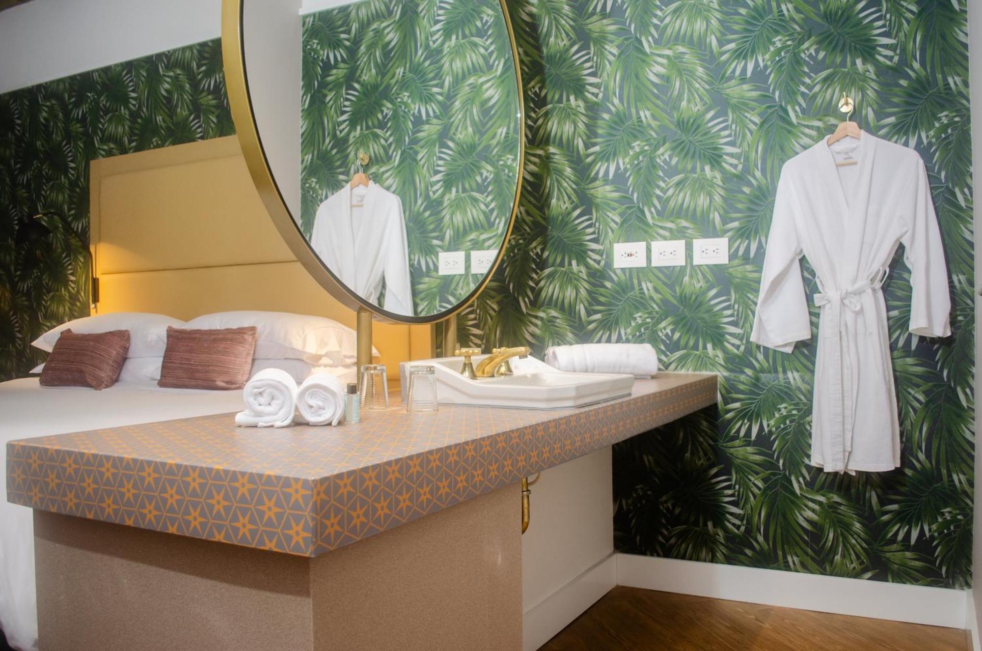 1 King Bed - Premium Room with Balcony