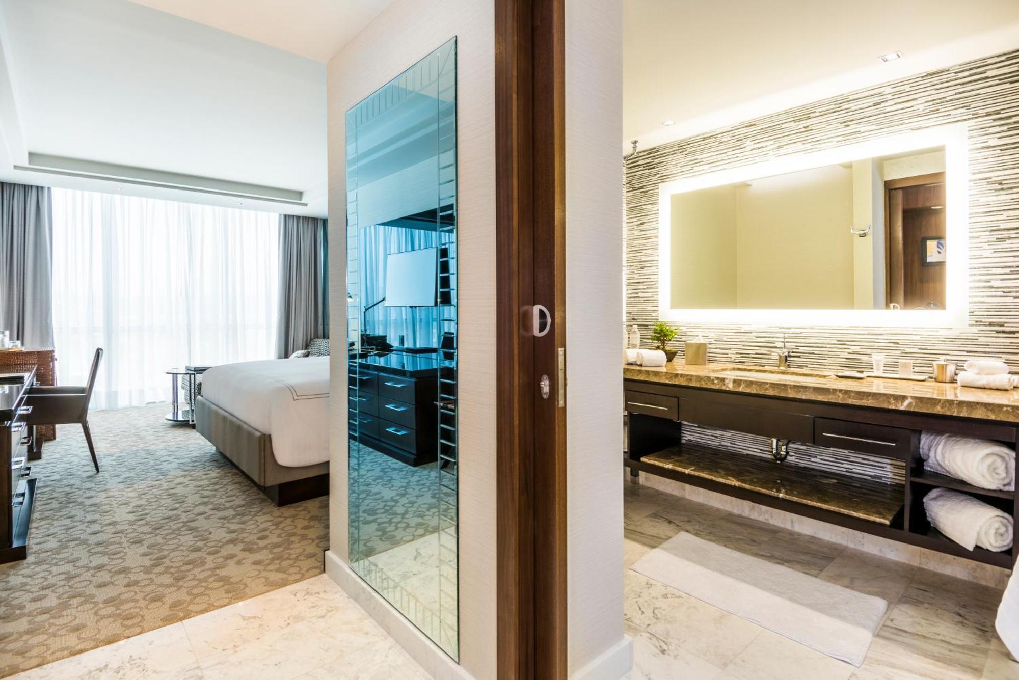 King Room with Roll-In Shower - Disability Access