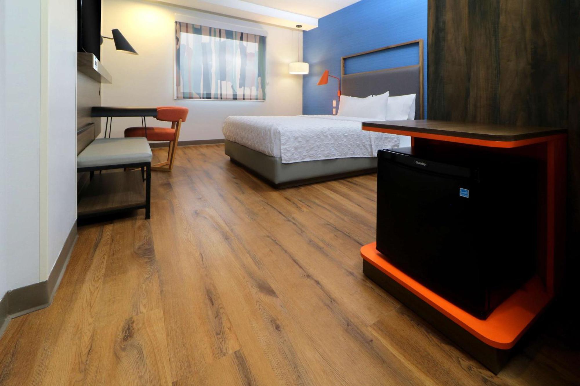Queen Room with walk-in shower