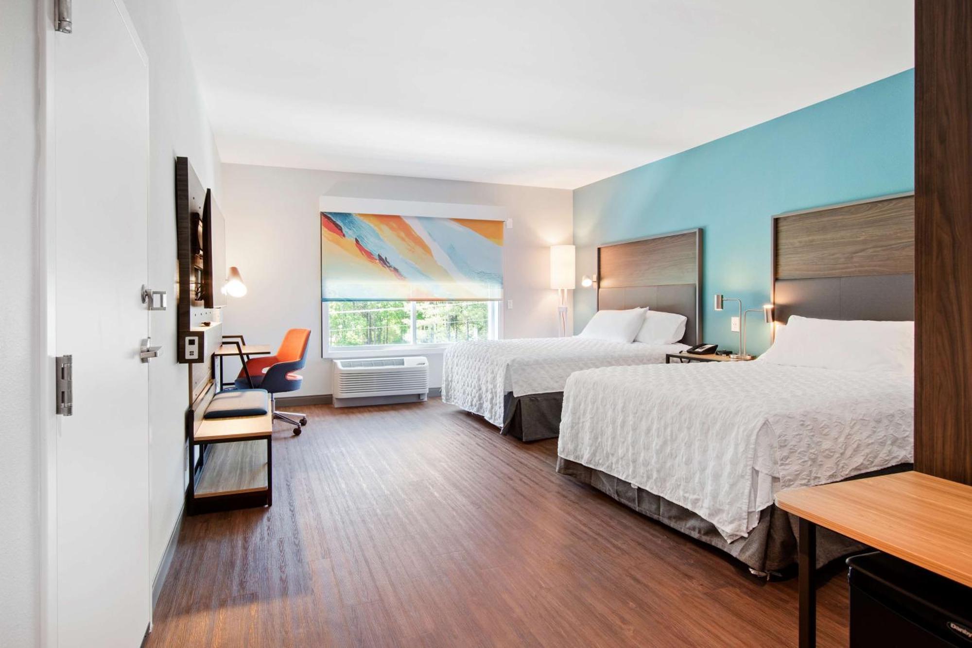 Queen Room with Two Queen Beds - Hearing Access