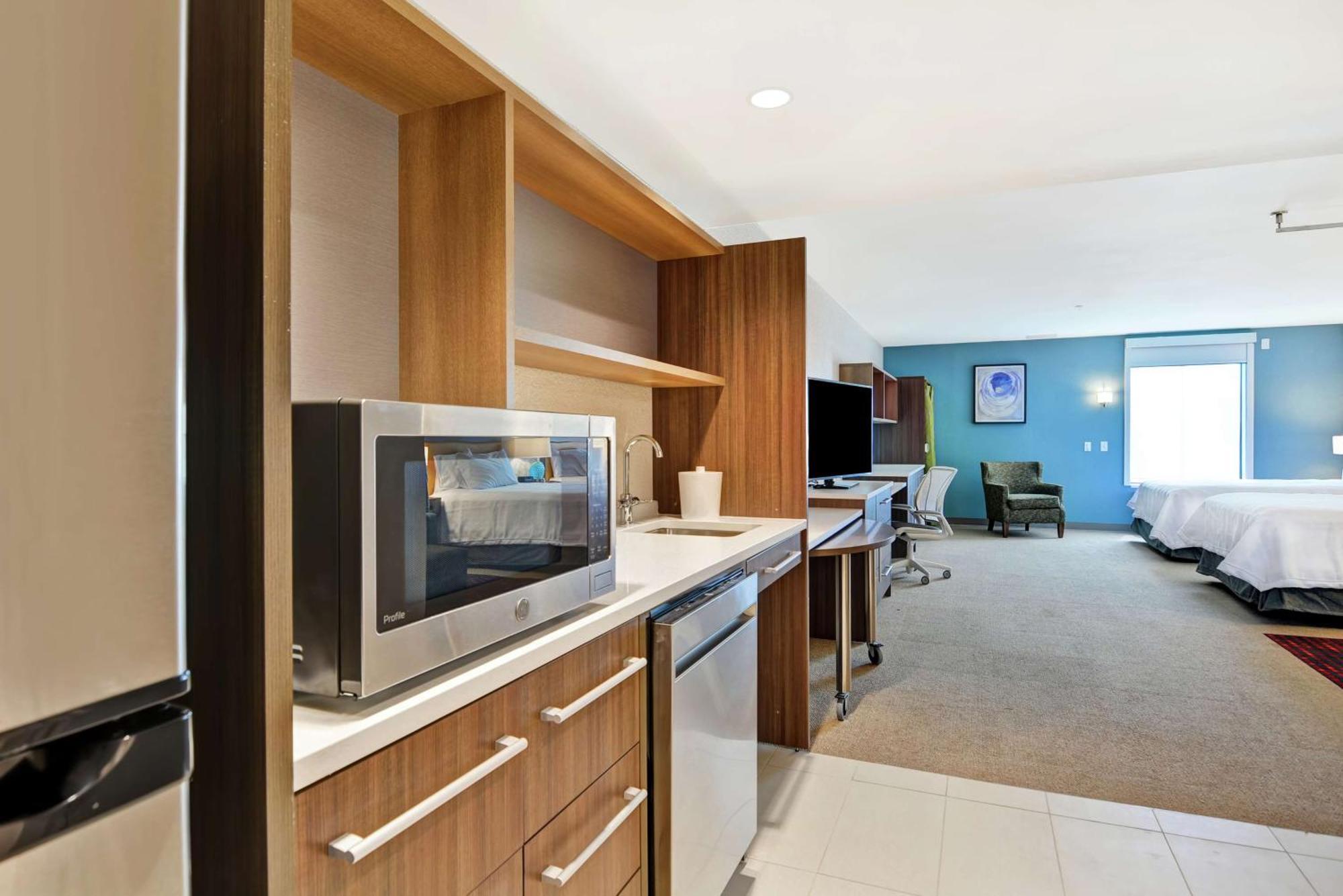 Queen Studio with Two Queen Beds - Mobility Access/Non-Smoking