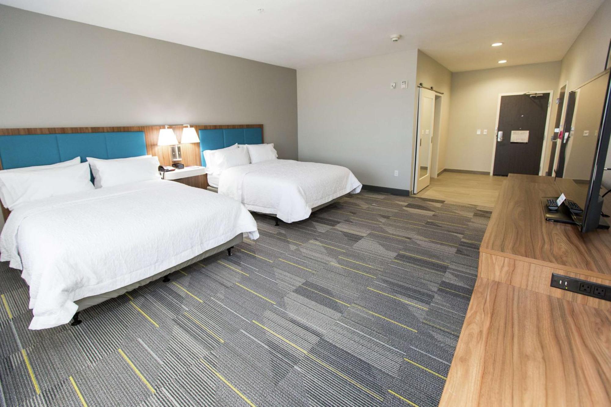 Queen Room with Two Queen Beds - Mobility and Hearing Access