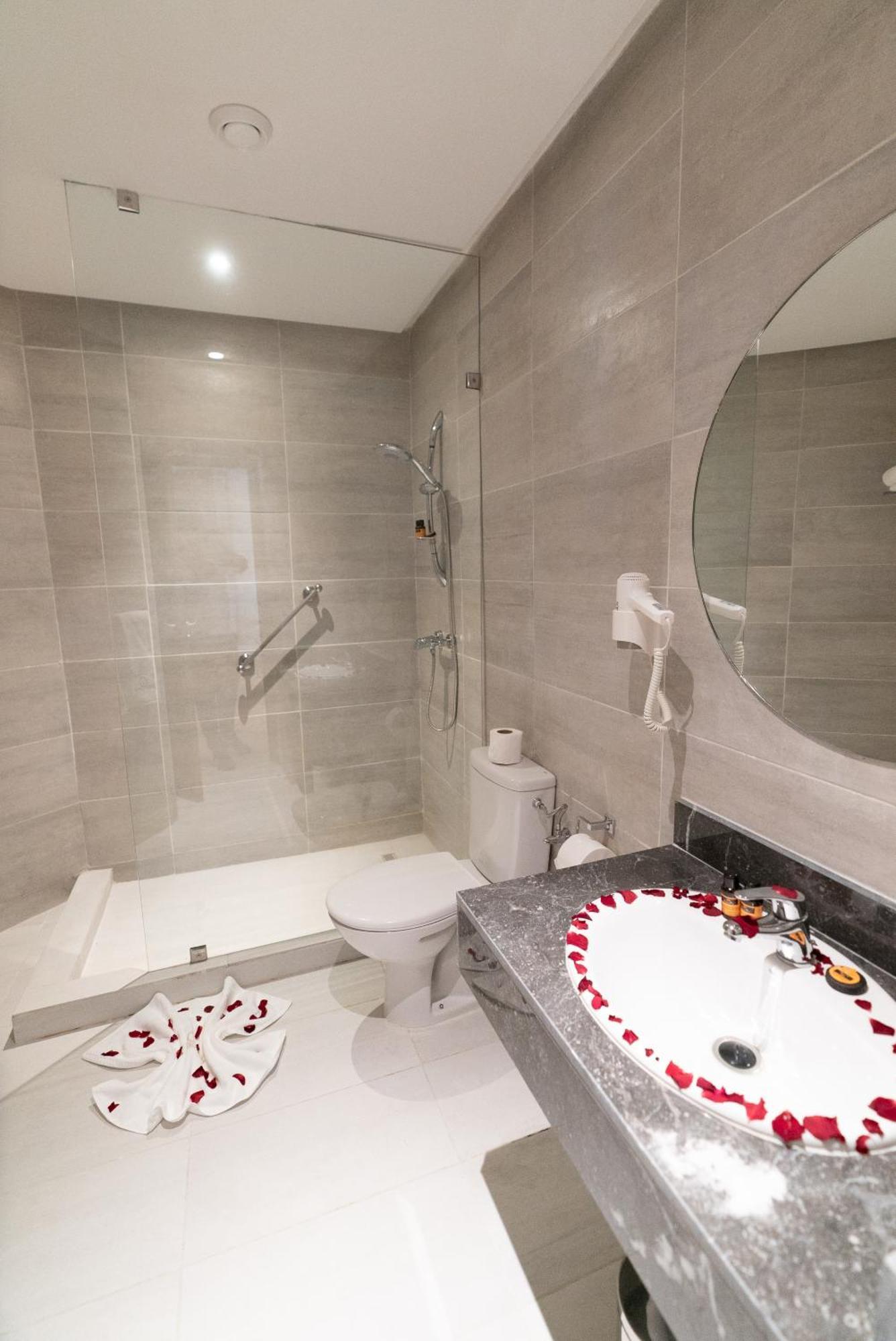 Double Room,1547011813:JPEG