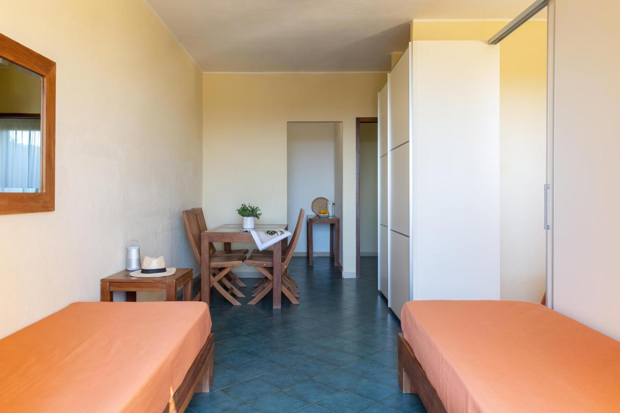 Superior One-Bedroom Apartment with Sea View (5 Adults)