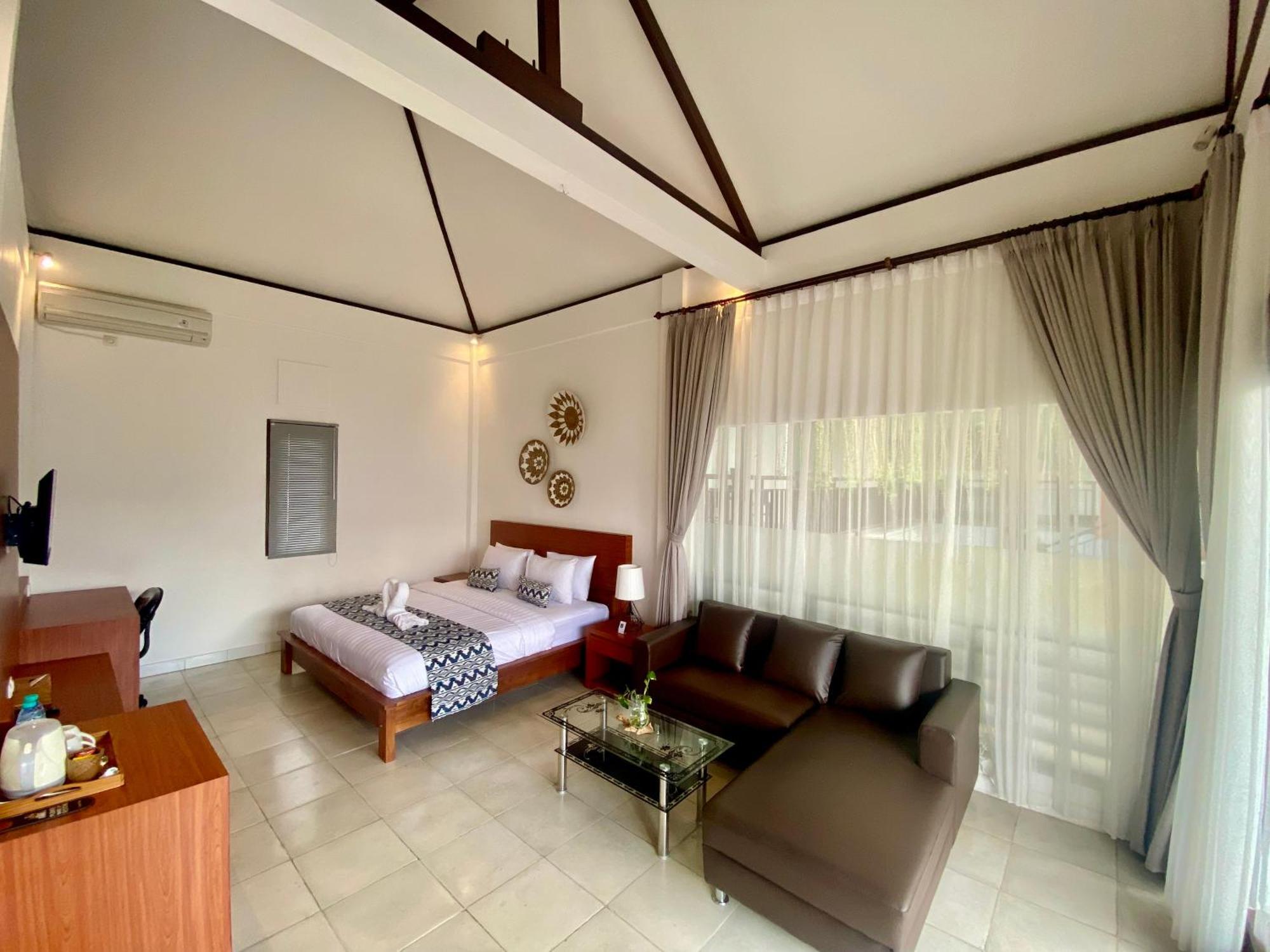 King Suite Pool View