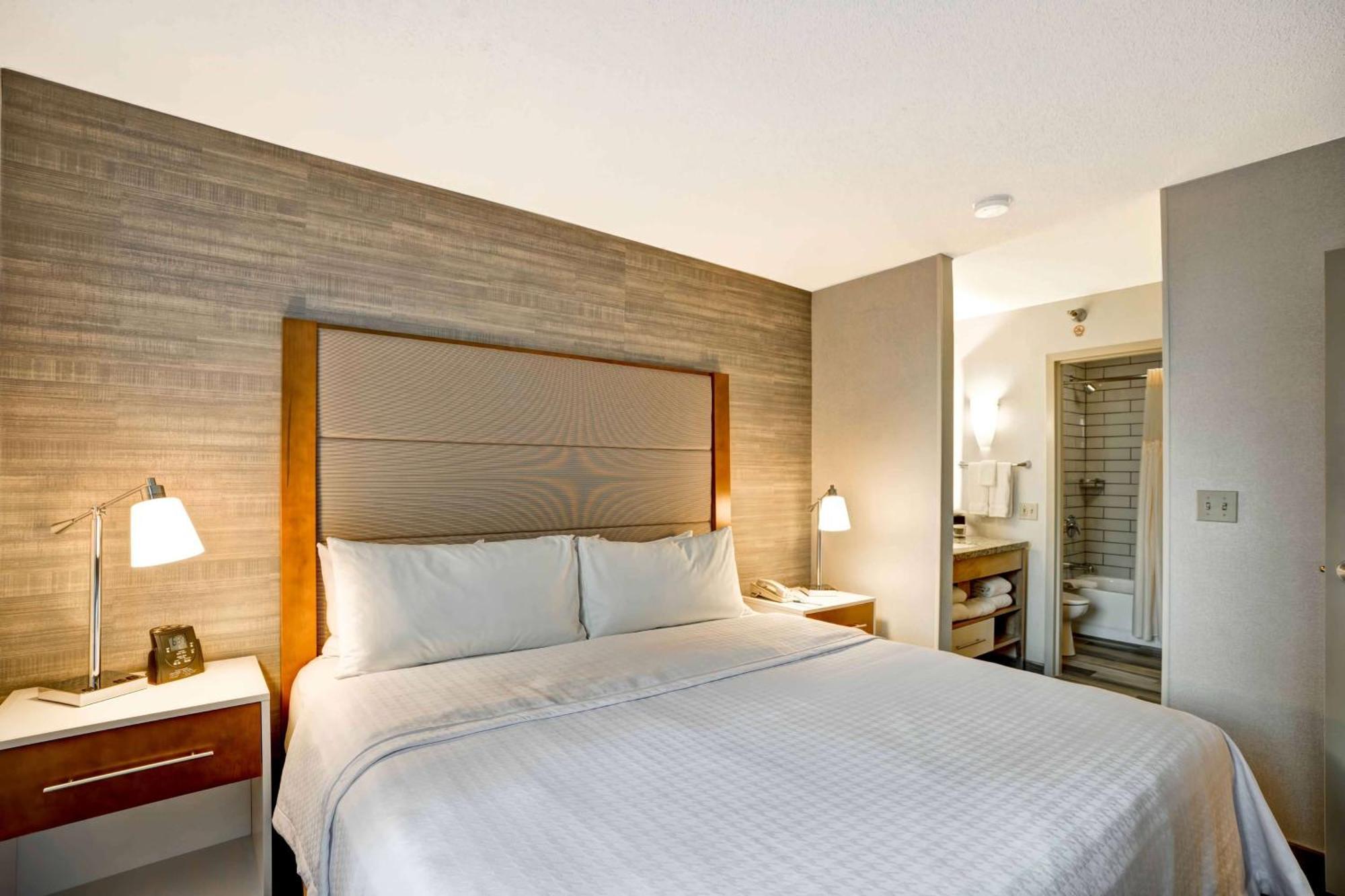One-Bedroom King Suite Non-Smoking