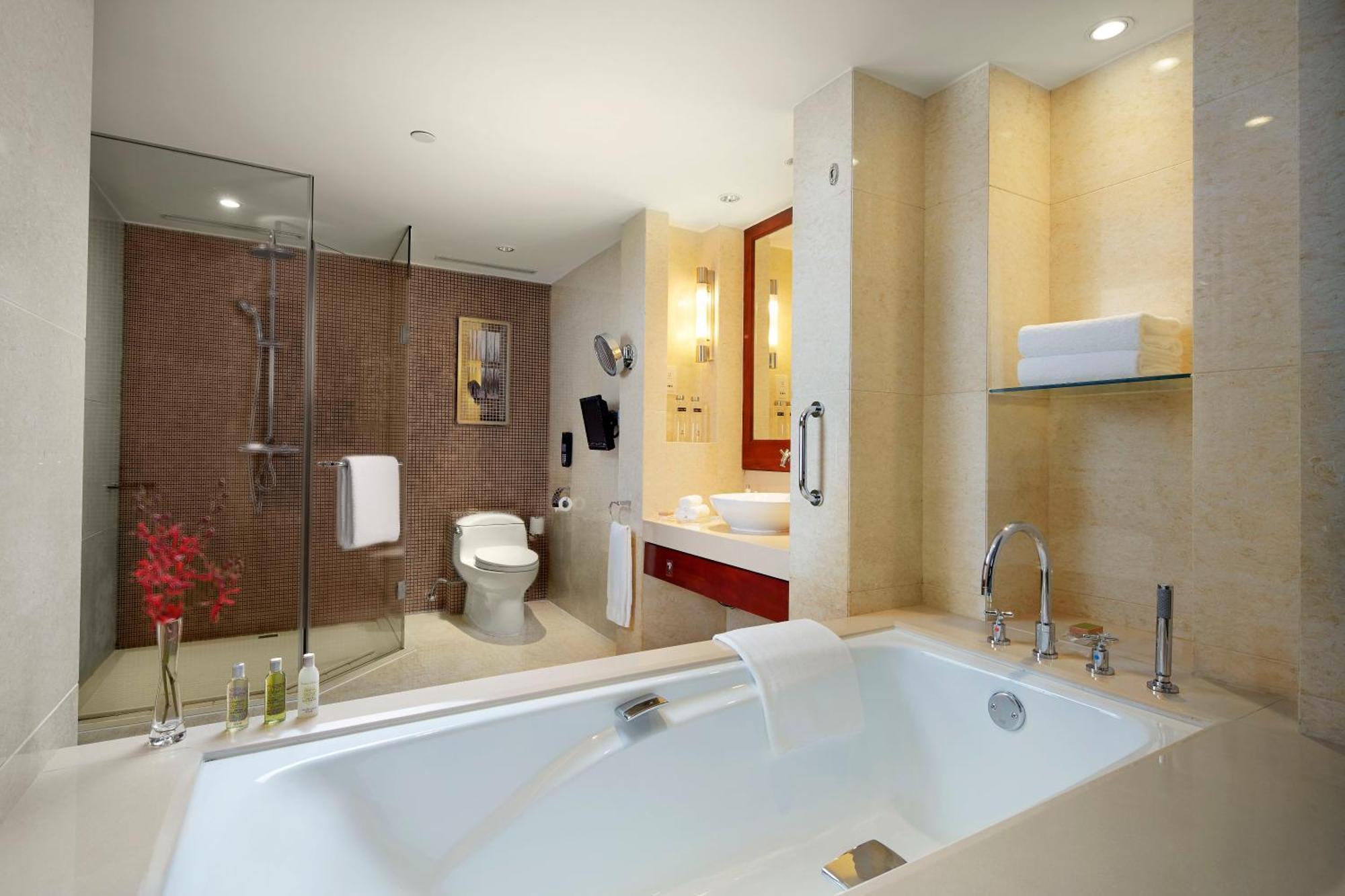 King Guest Room with Balcony