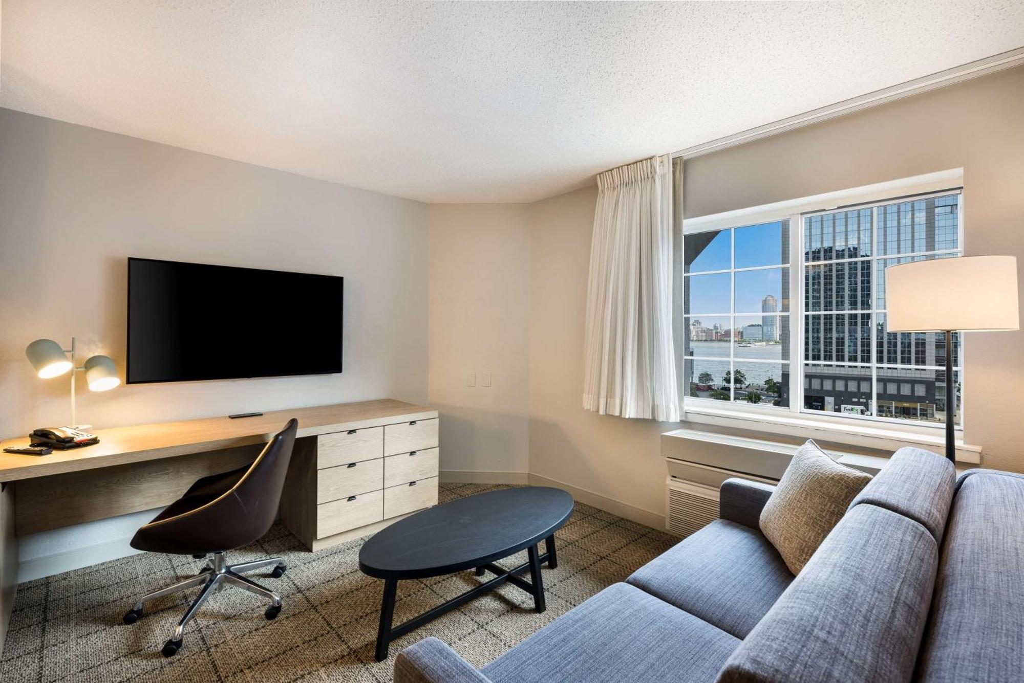 One Bedroom Suite Queen Partial Harbor View Hearing Accessible