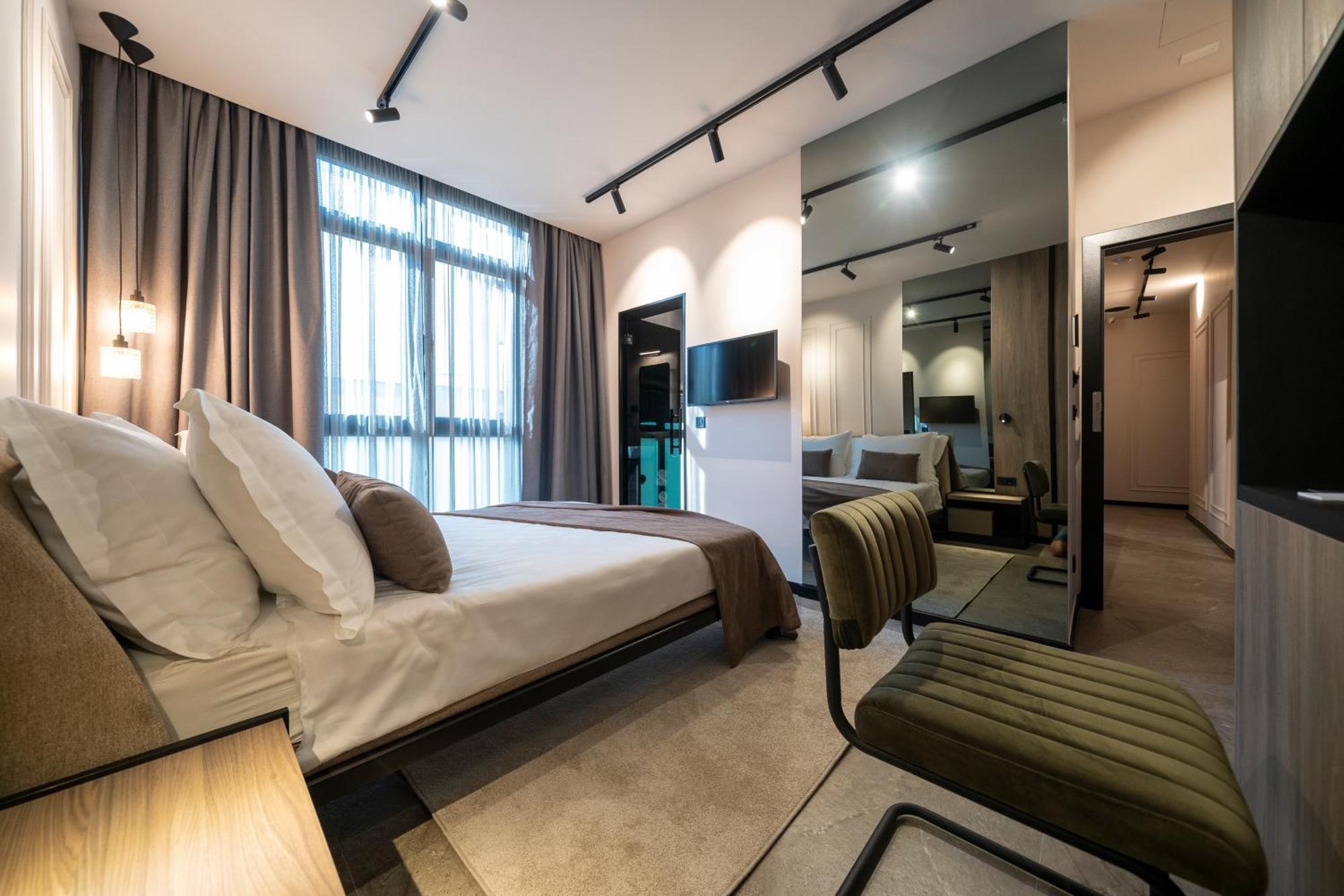 Superior King Room,1242049654:JPEG