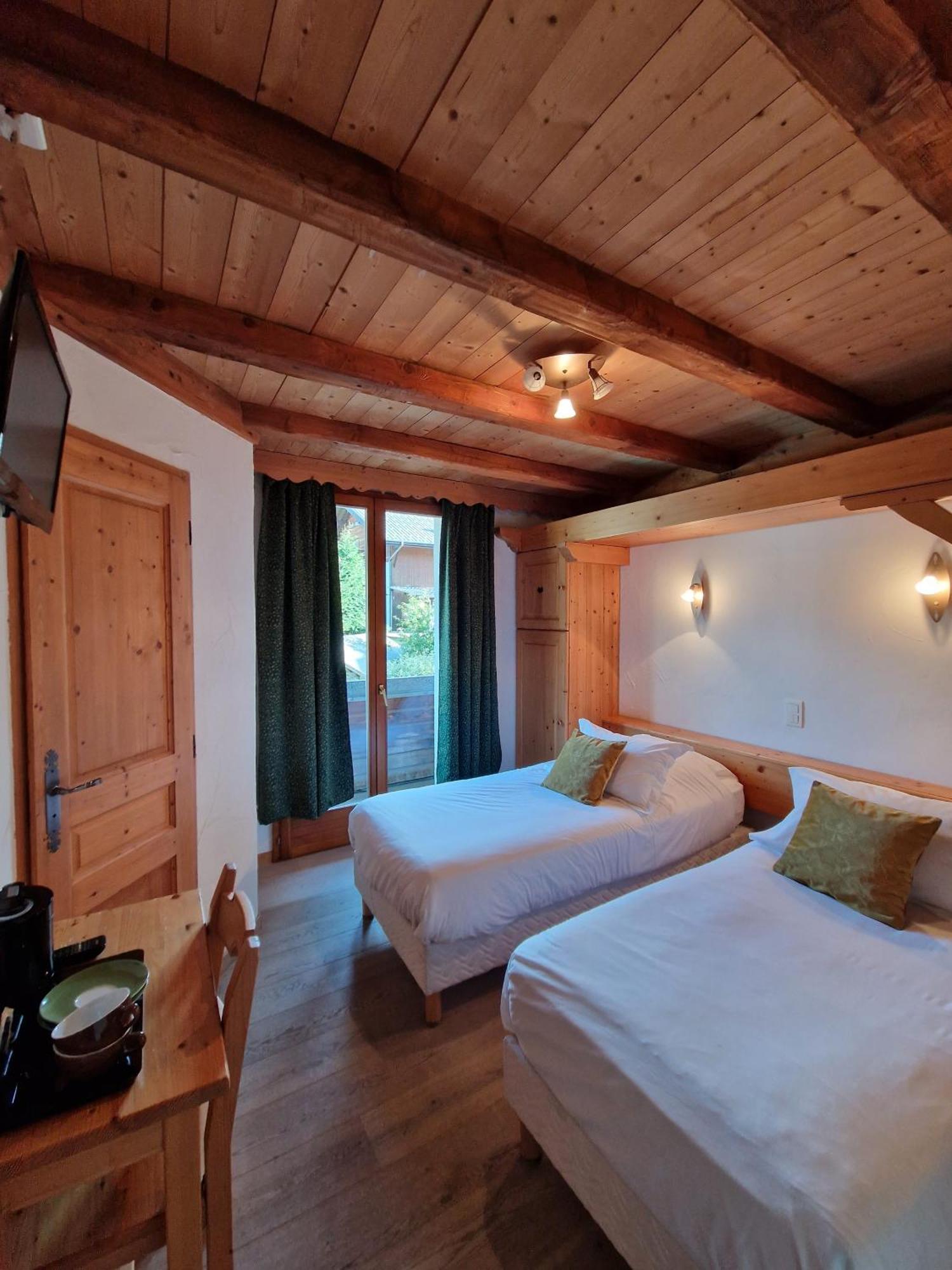 Small Twin Room,1588128776:JPEG
