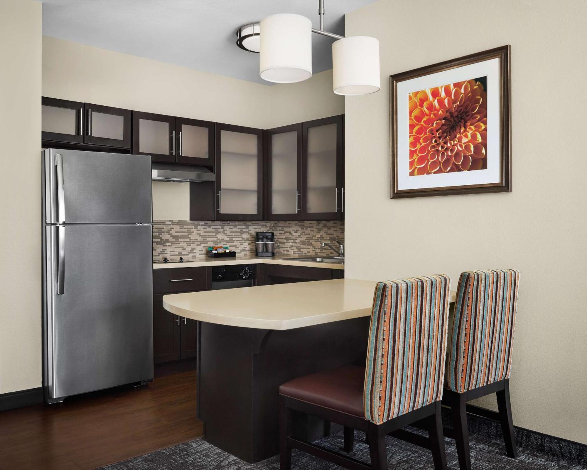 King Suite with Roll-In Shower and Mountain View - Accessible