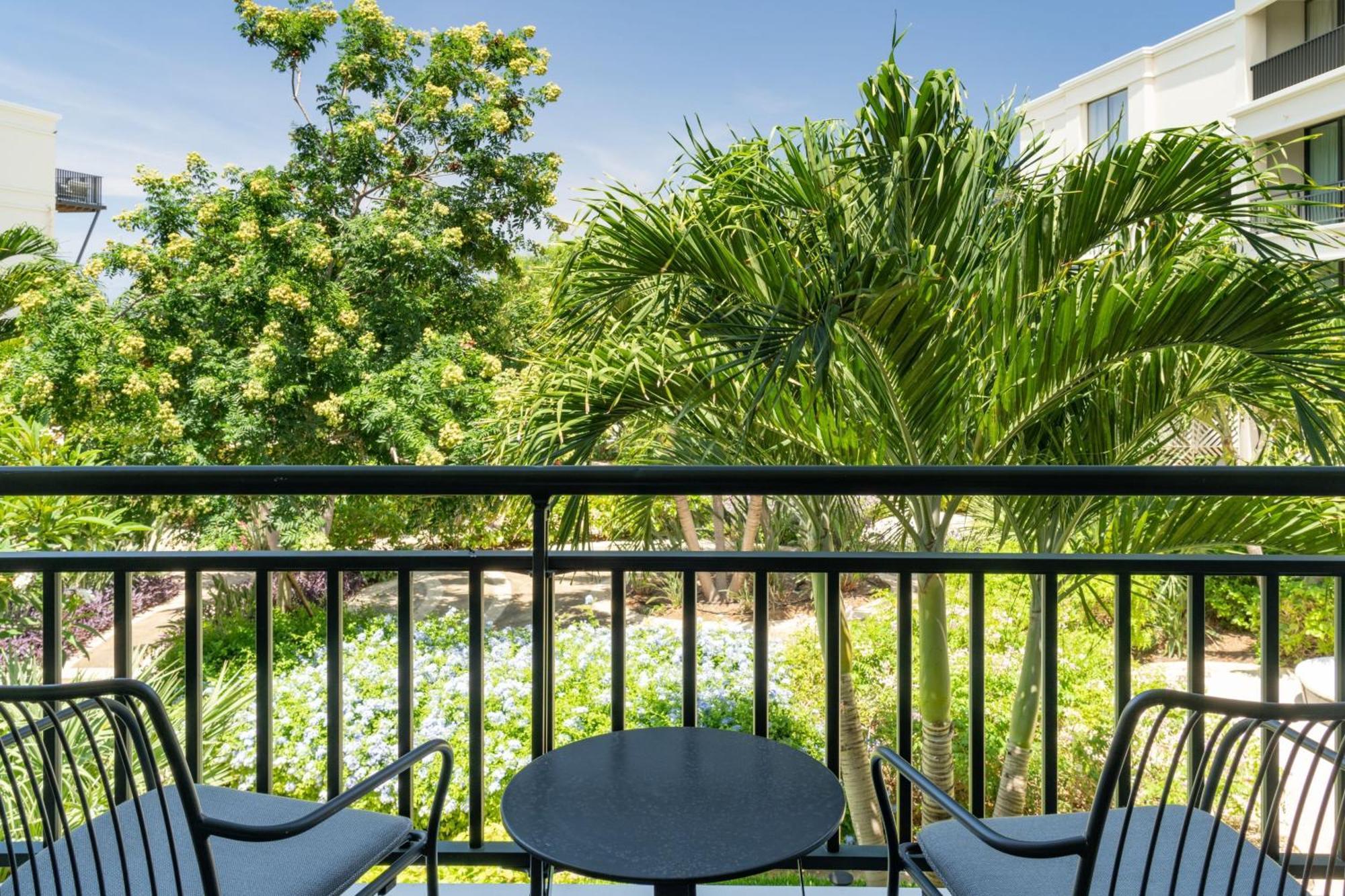 Guest room 1 King Garden View Balcony