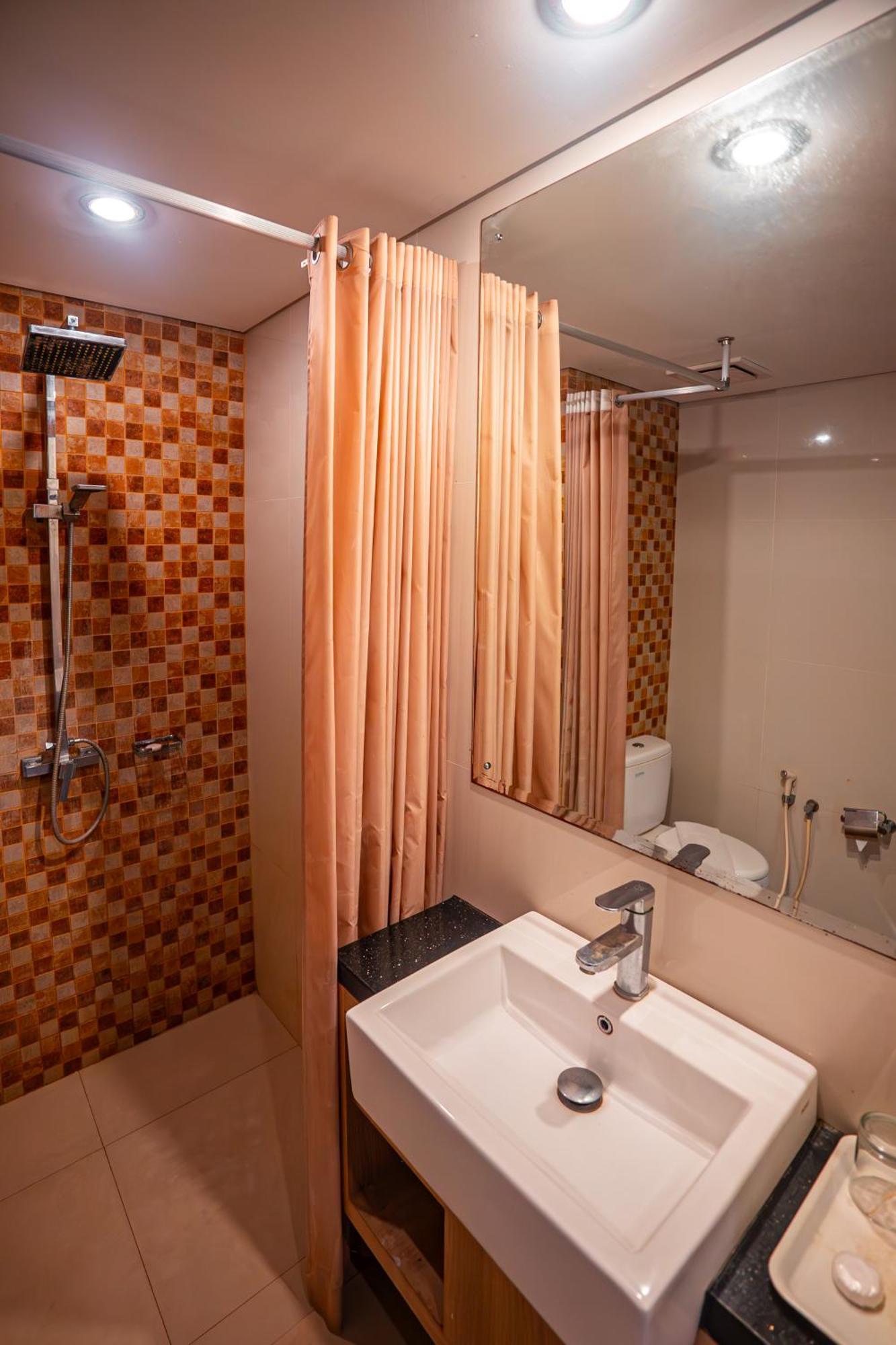 Deluxe Room,1583663243:JPEG