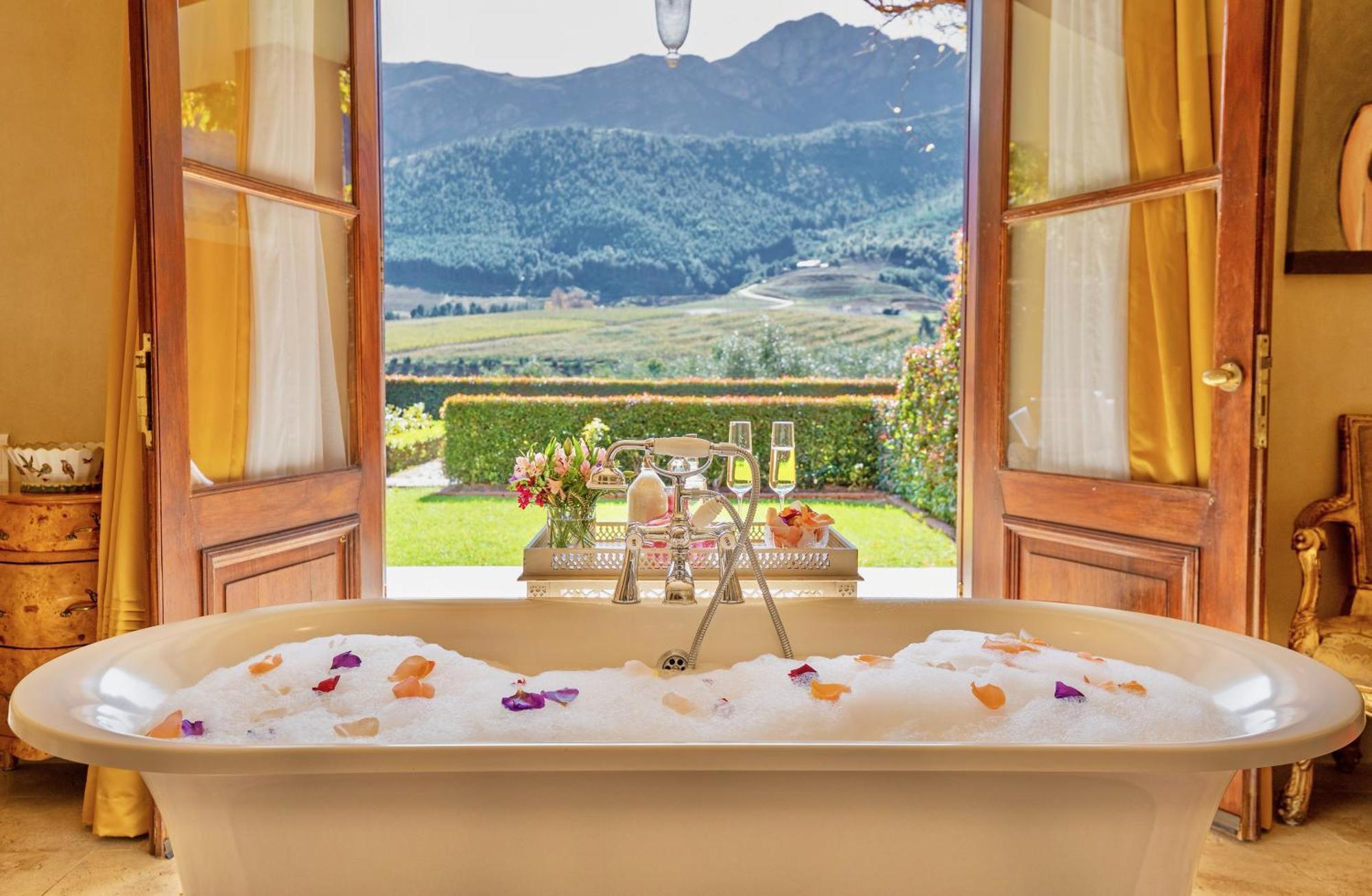 Luxury Suite,1742942043:JPEG
