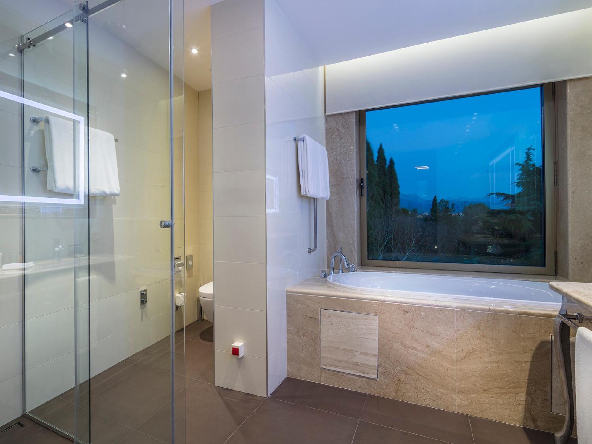 Chambre Lit King-Size de Luxe - Vue sur Parc.