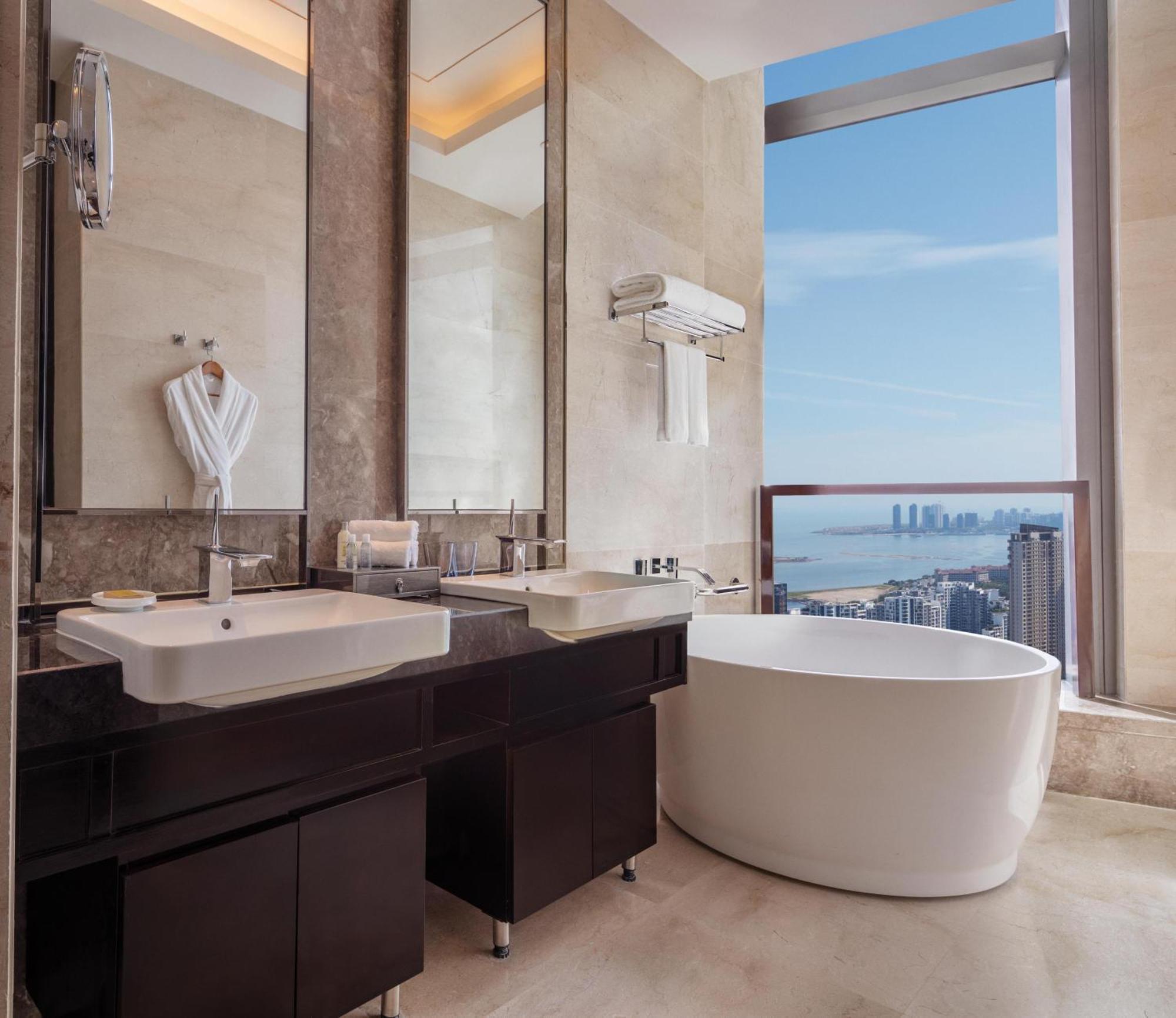 King Two-Bedroom Apartment with Ocean View