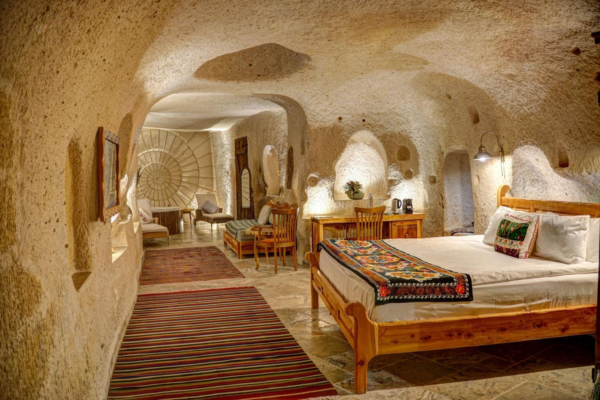Executive Cave Suite