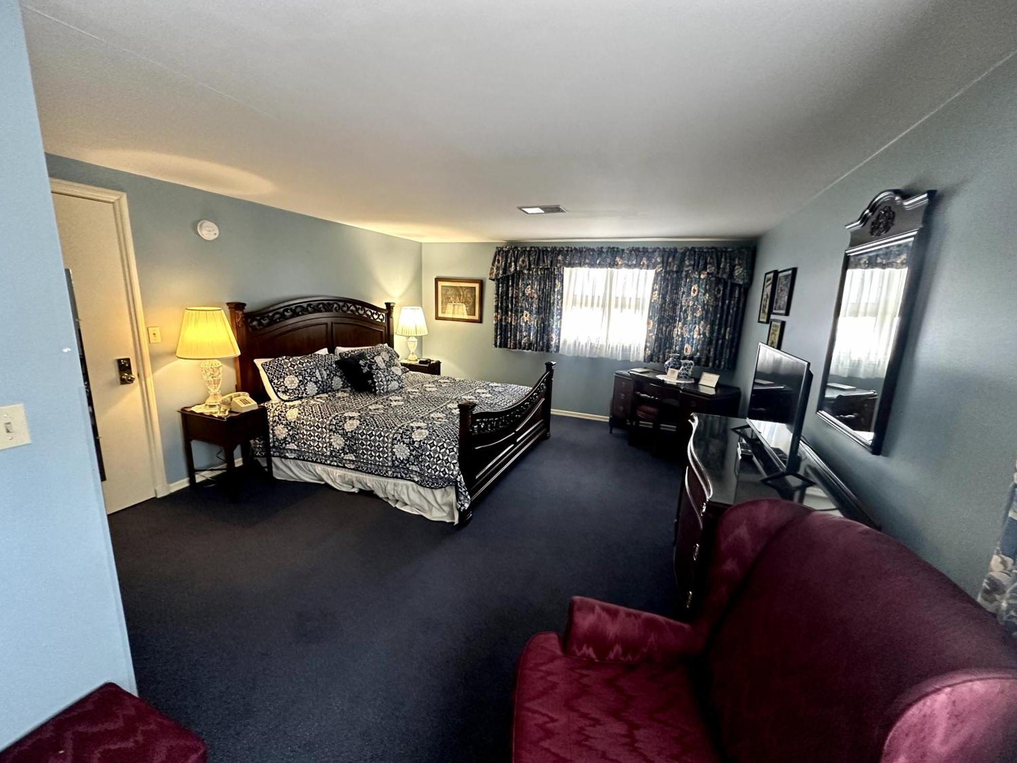 Deluxe King Suite,1548110890:JPEG