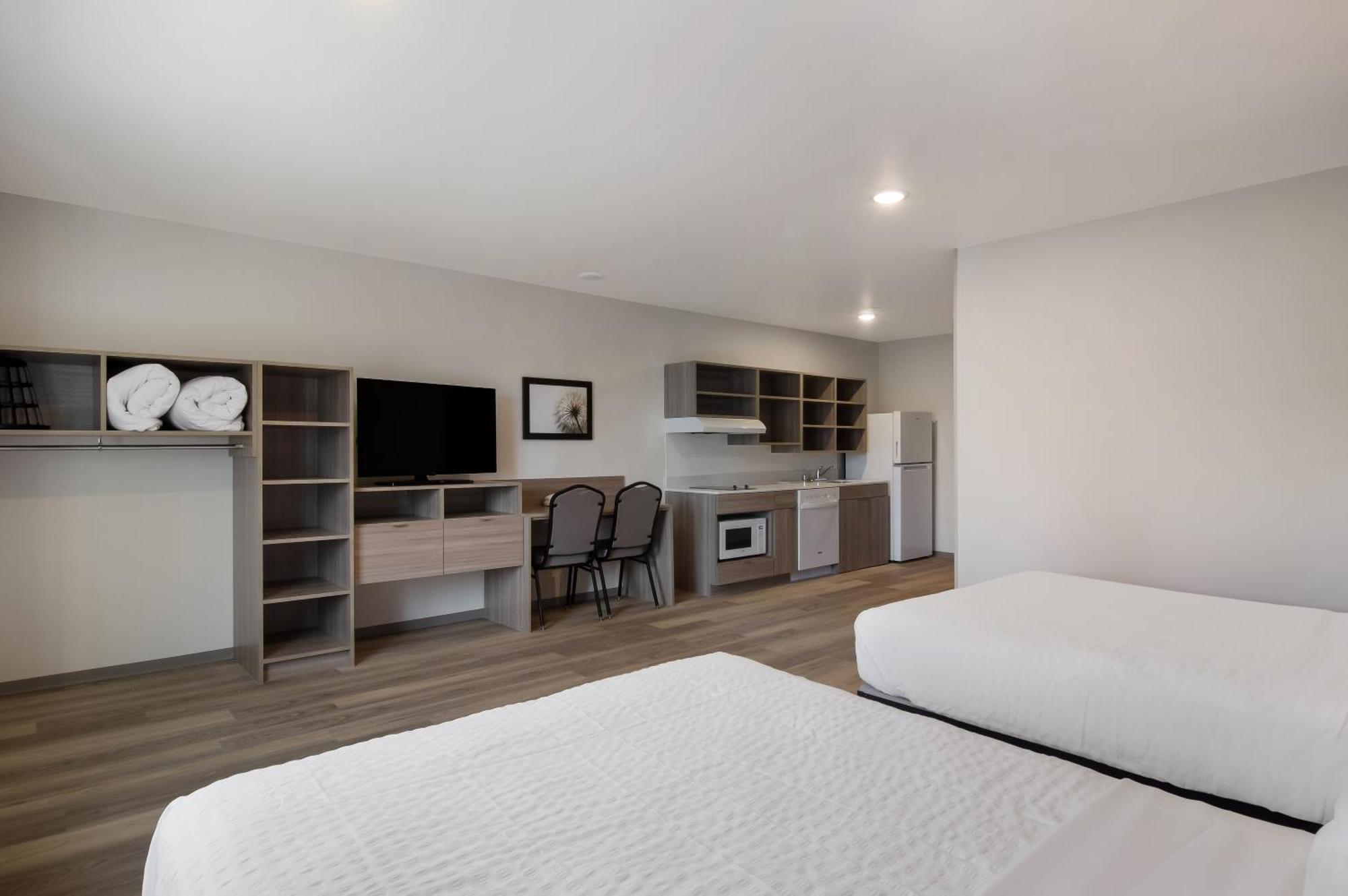 Queen Suite with Two Queen Beds and Tub - Disability Access/Non Smoking