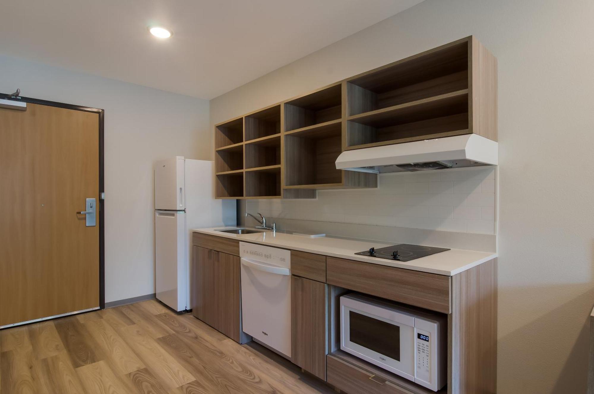 Queen Suite with Tub - Disability Access/Non Smoking