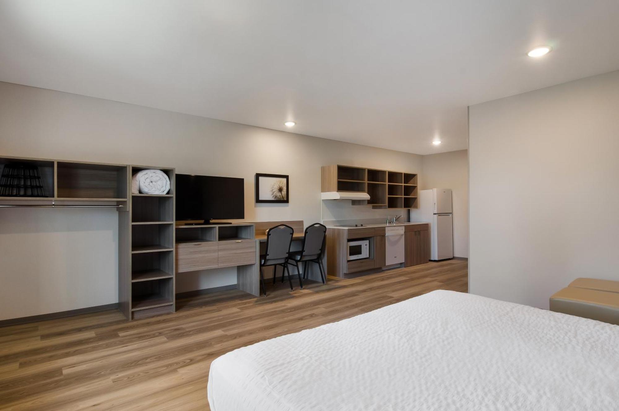 King Suite with Sofa - Disability Access/Non Smoking