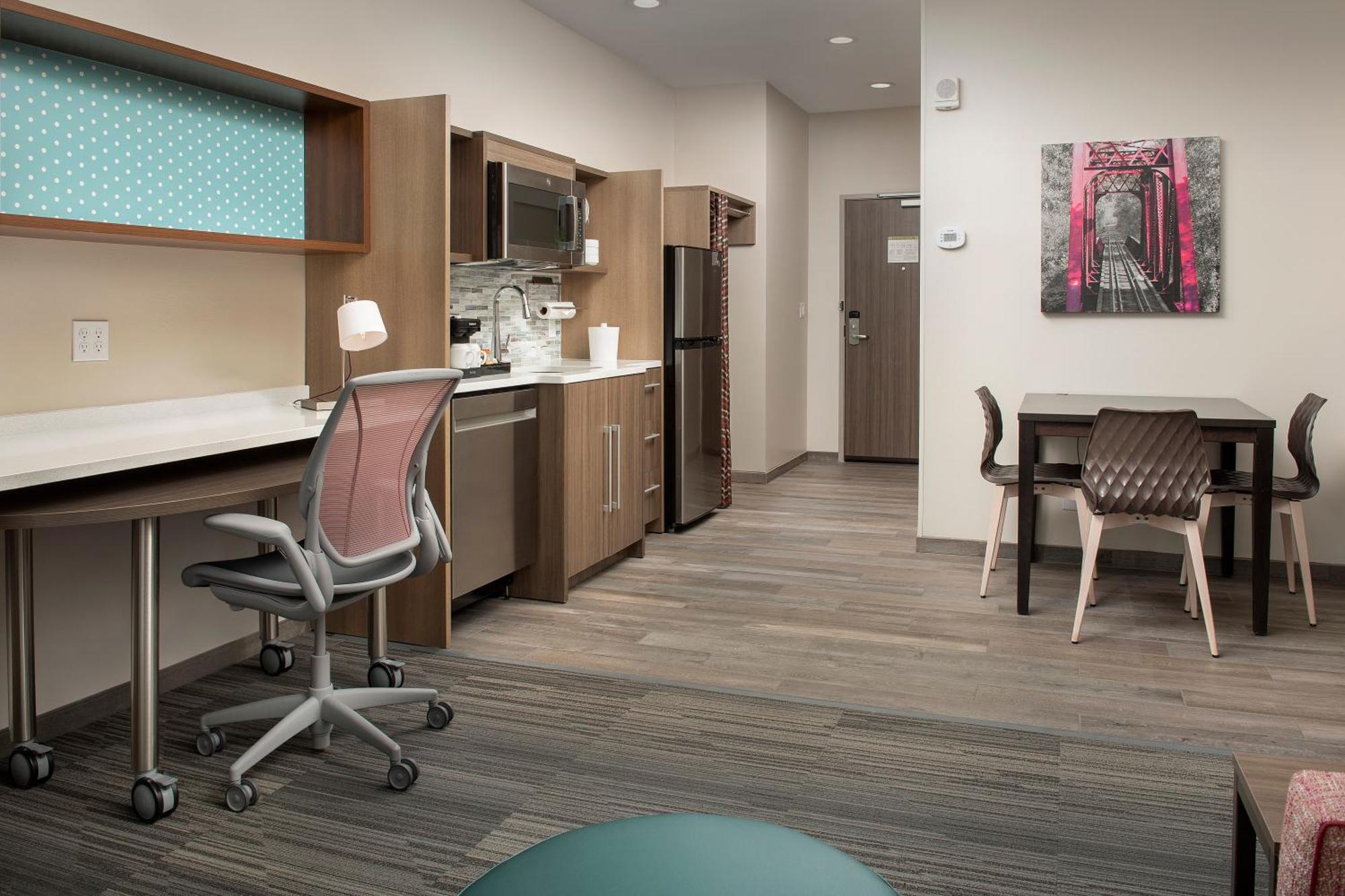 King Suite - Mobility Access/Non-Smoking