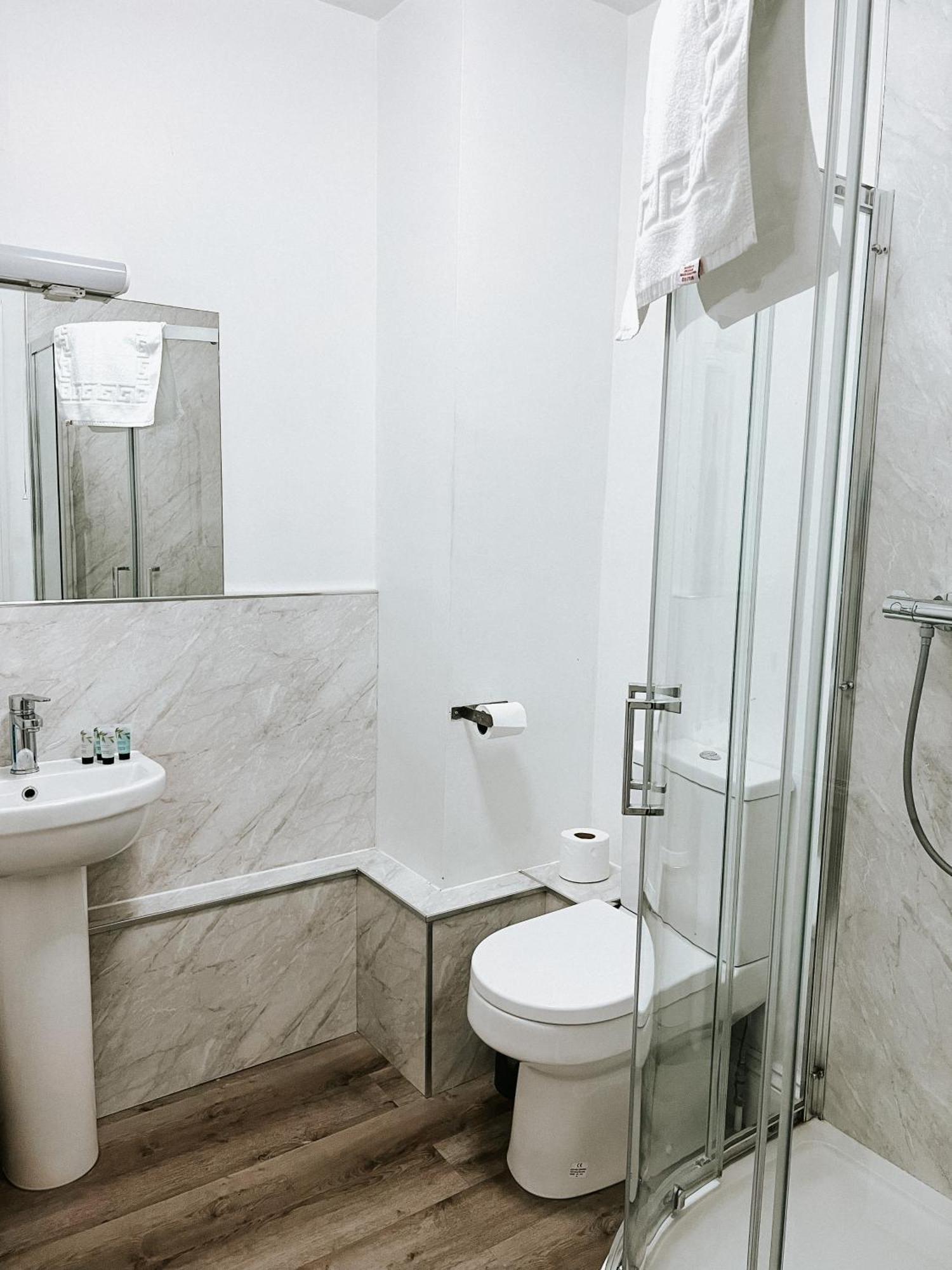 Twin Room with Private External Bathroom