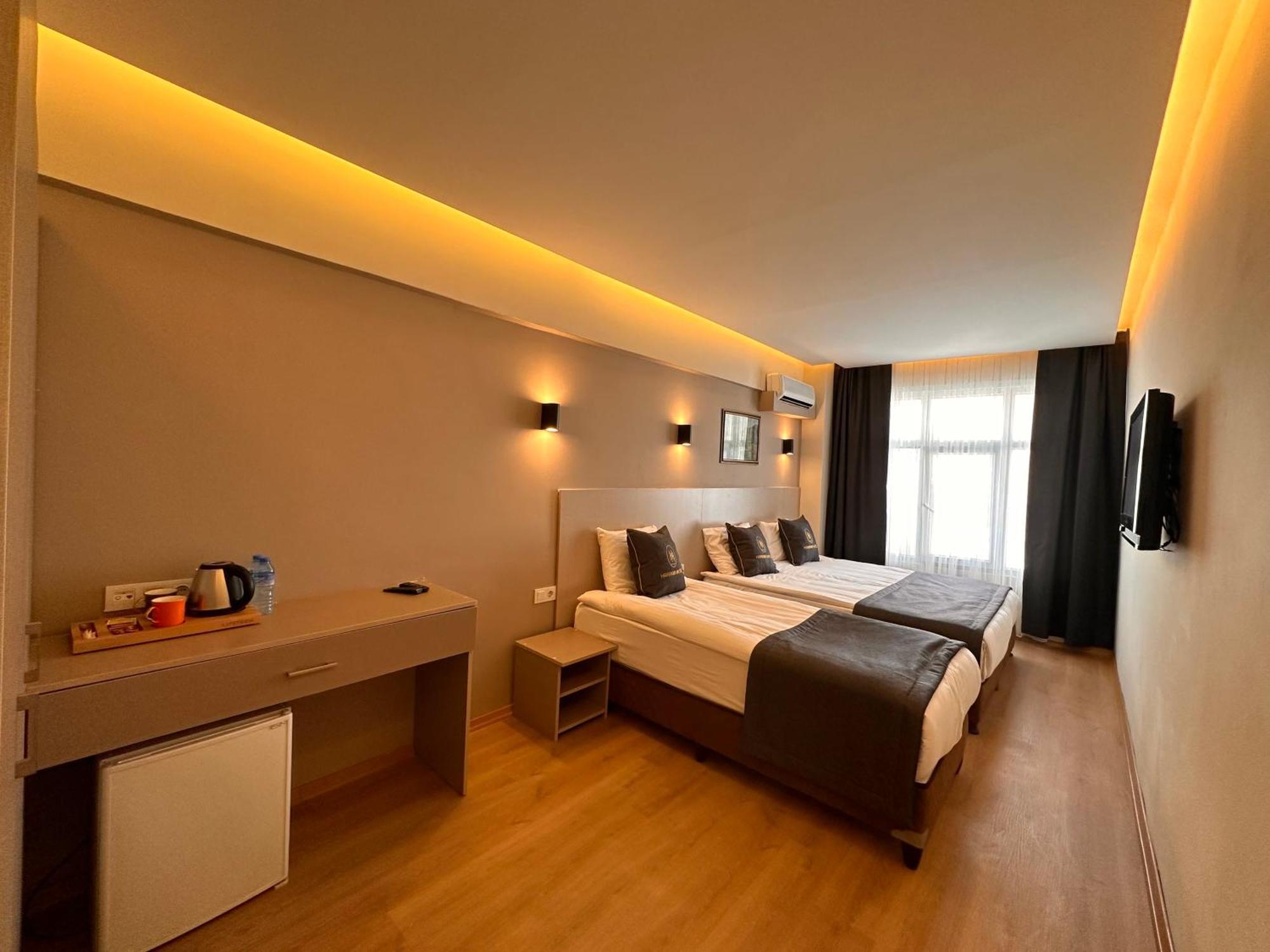 Triple Room,1593942493:JPEG