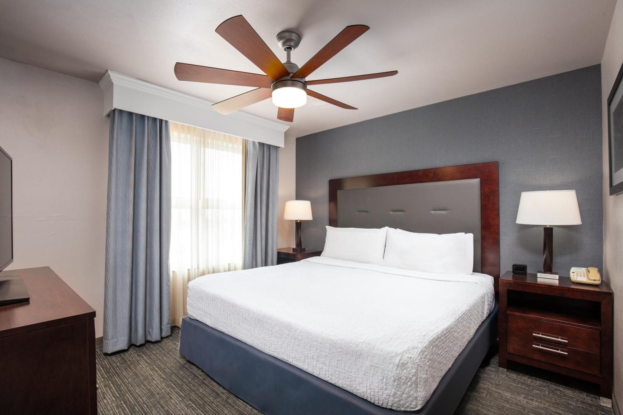 One-Bedroom Queen Suite with Two Queen Beds - Non-Smoking