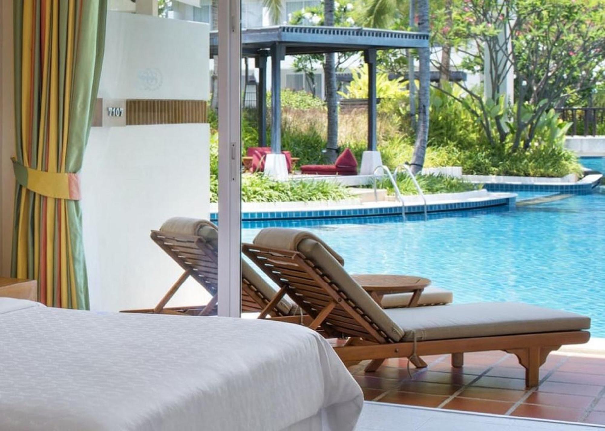 Lagoon Access, Guest room, 2 Double, Poolside view